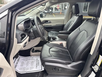 2024 Chrysler Pacifica Base