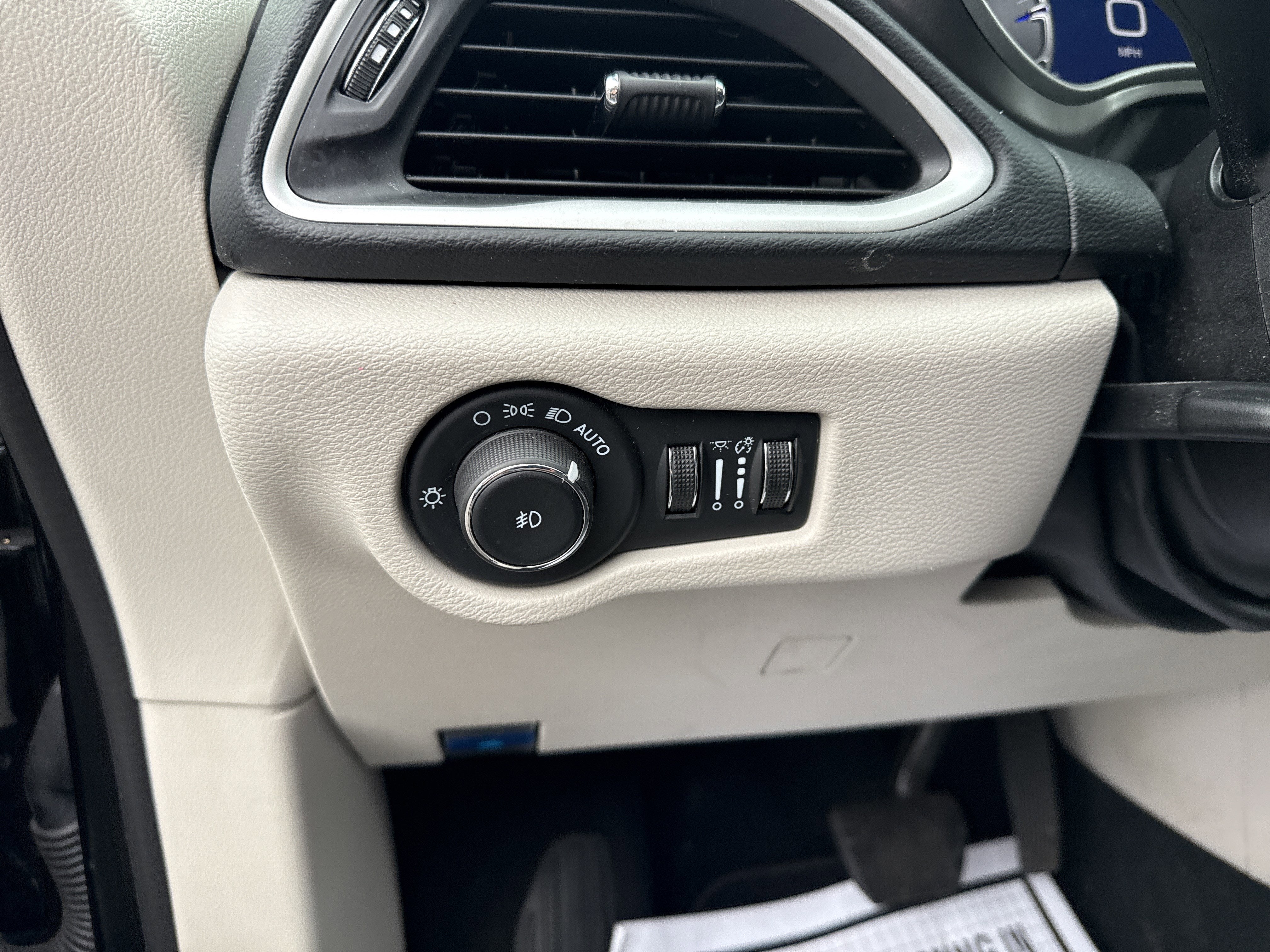 2024 Chrysler Pacifica Base