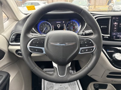 2024 Chrysler Pacifica Base