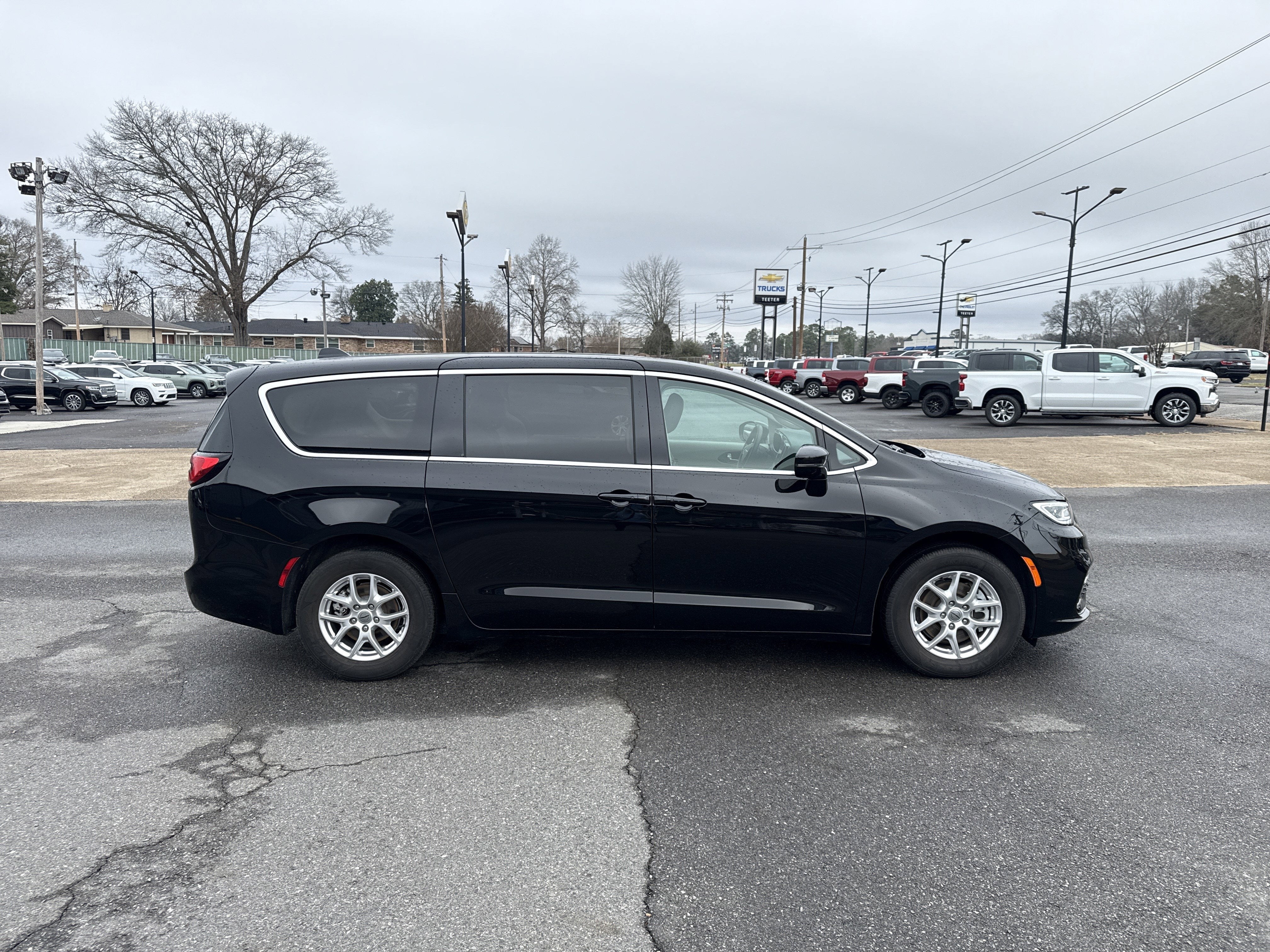 2024 Chrysler Pacifica Base