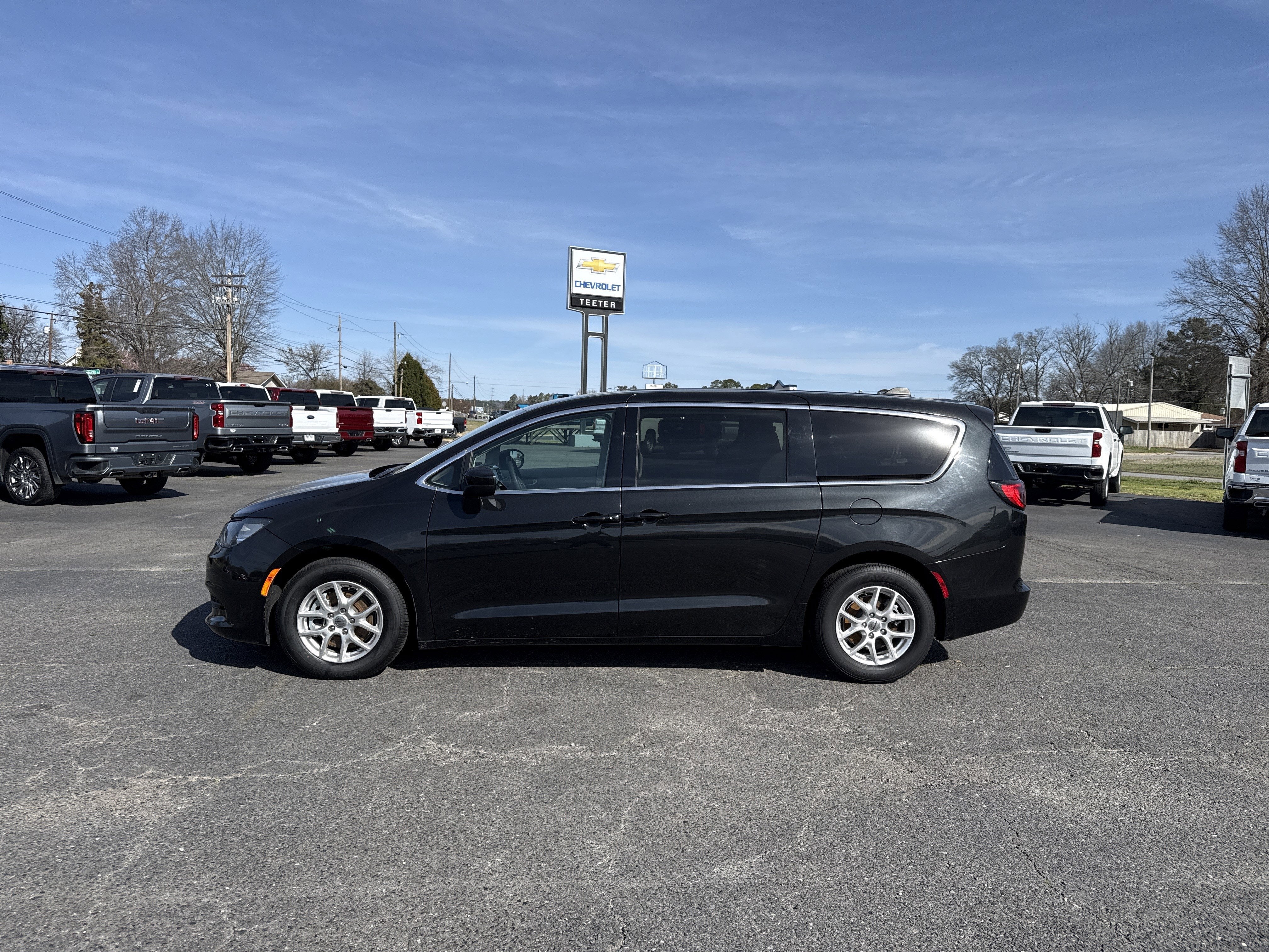 2023 Chrysler Voyager LX