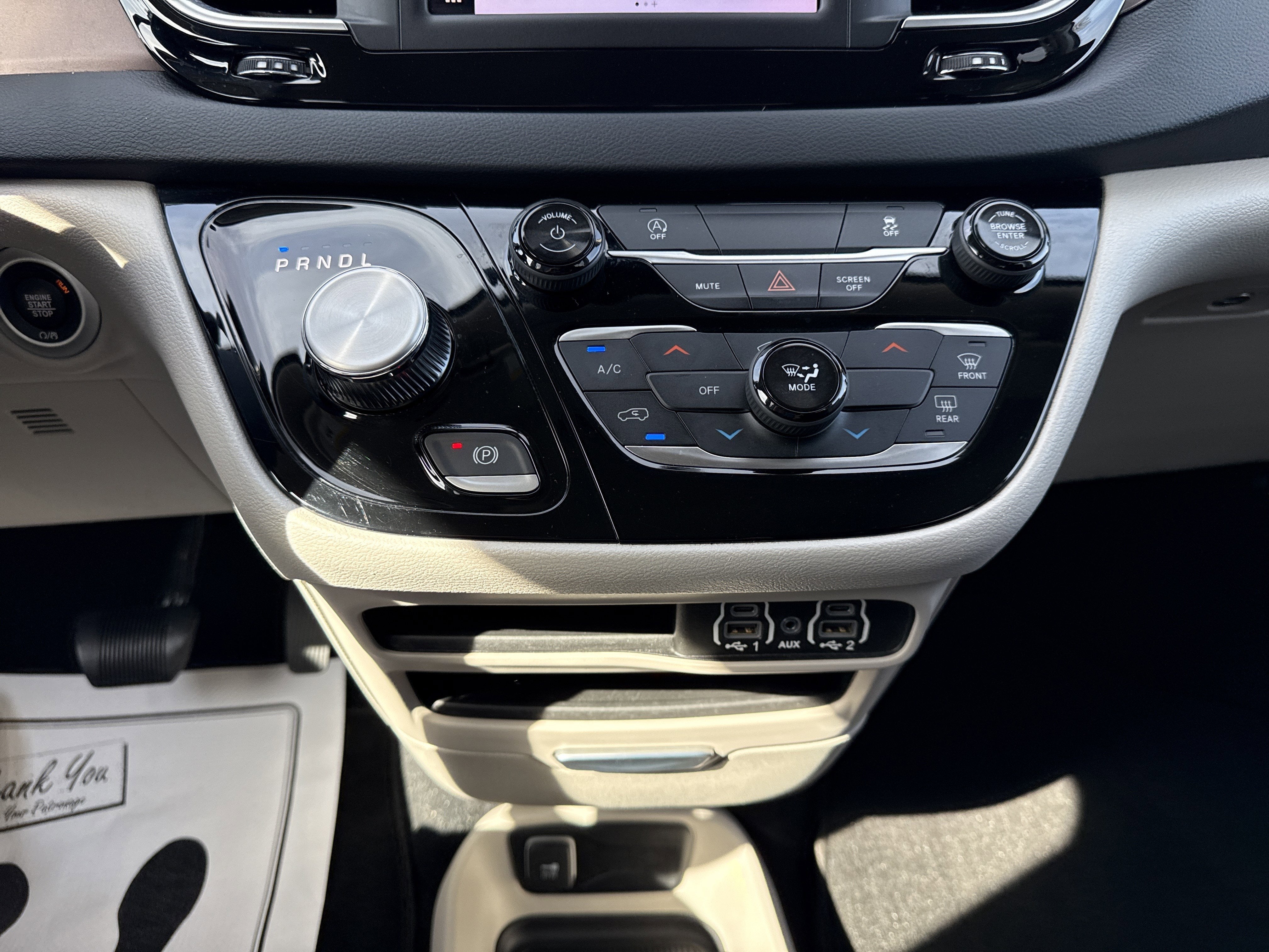 2023 Chrysler Voyager LX