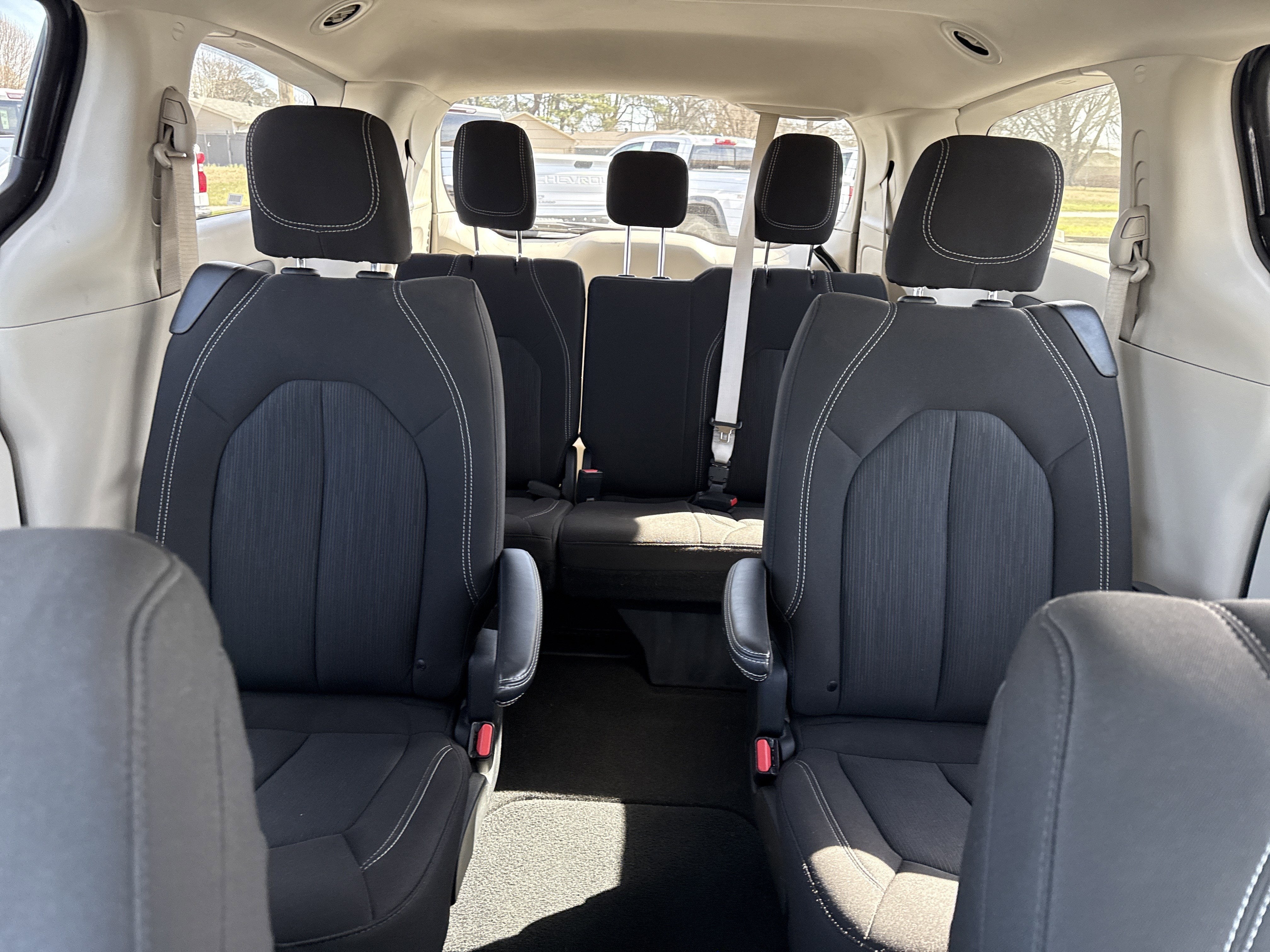 2023 Chrysler Voyager LX