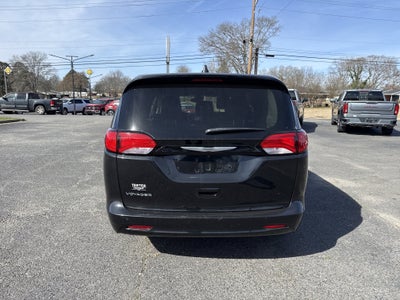 2023 Chrysler Voyager LX