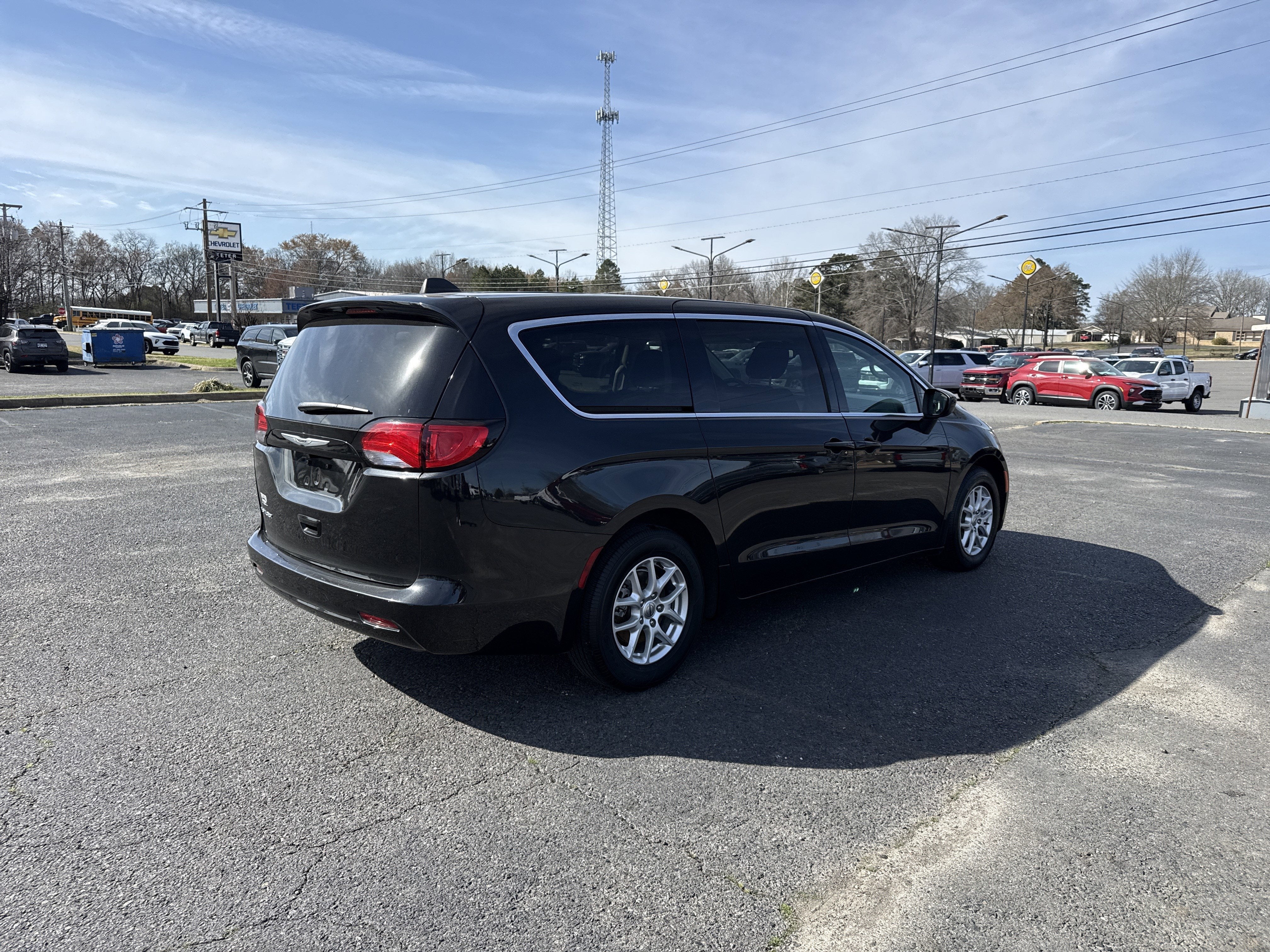 2023 Chrysler Voyager LX
