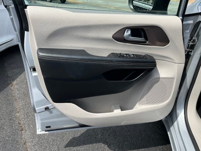 2024 Chrysler Voyager LX
