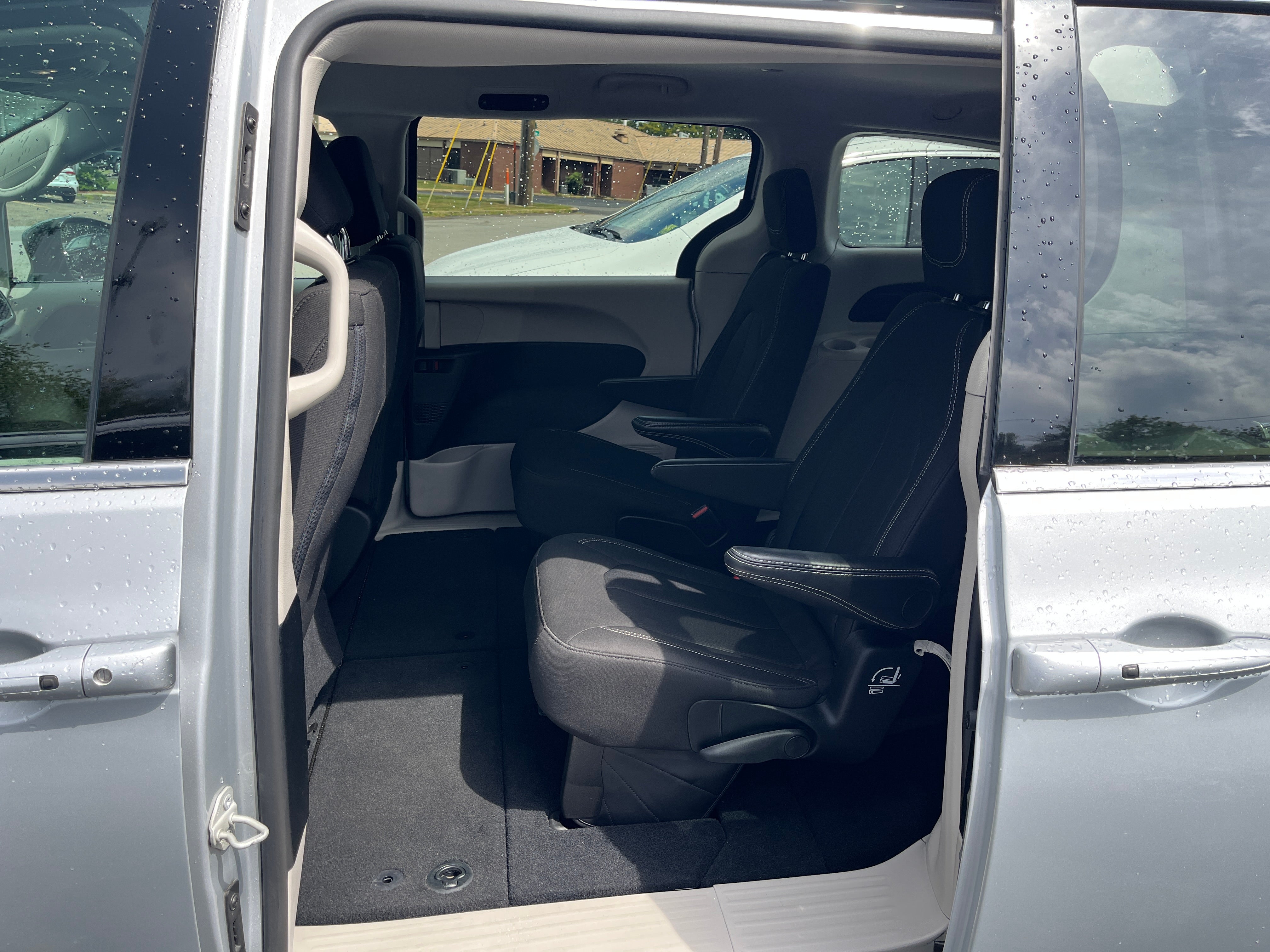 2024 Chrysler Voyager LX