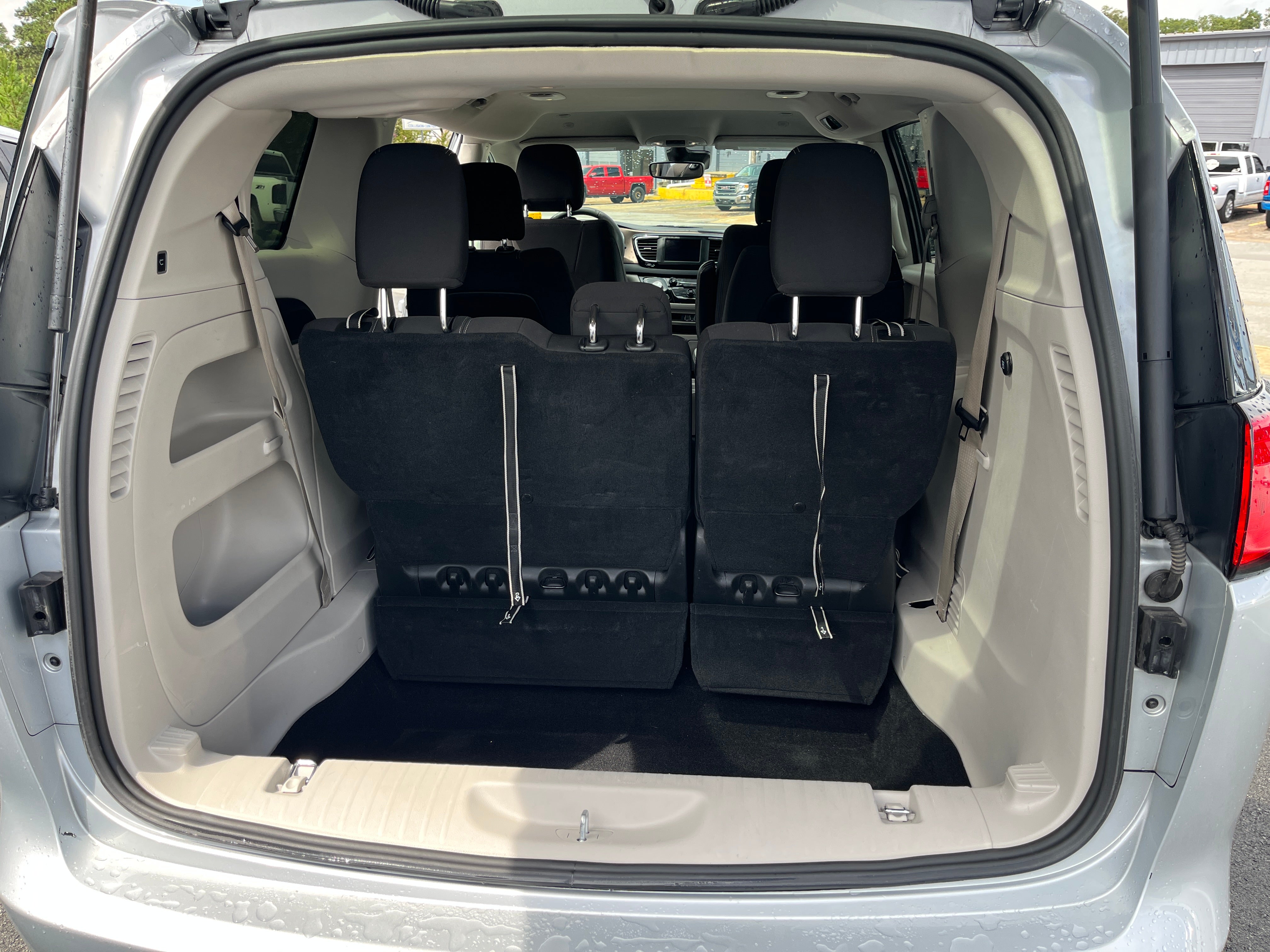 2024 Chrysler Voyager LX