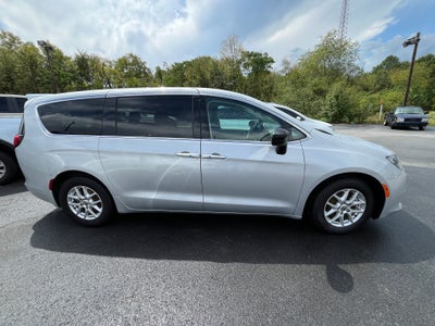 2024 Chrysler Voyager LX