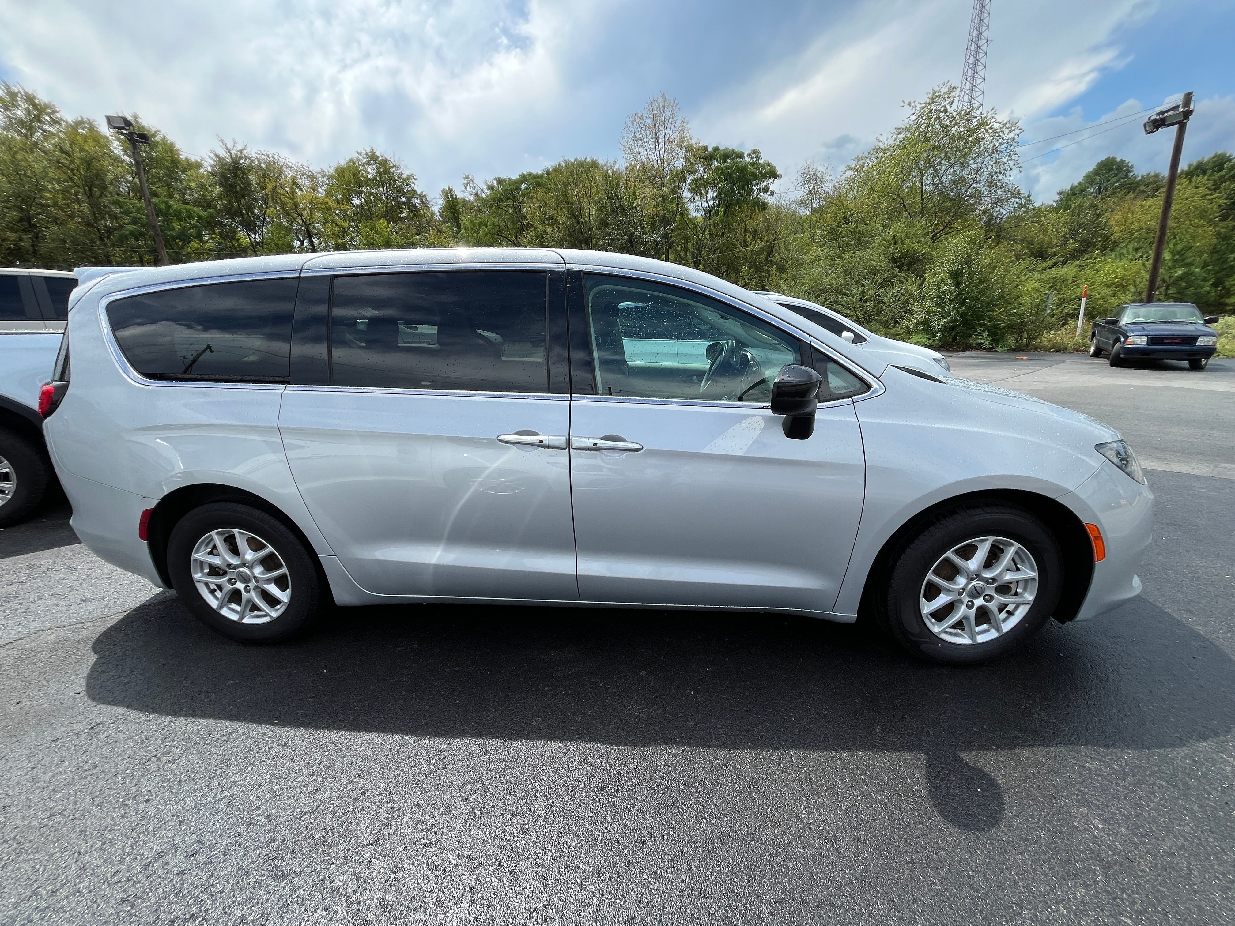 2024 Chrysler Voyager LX