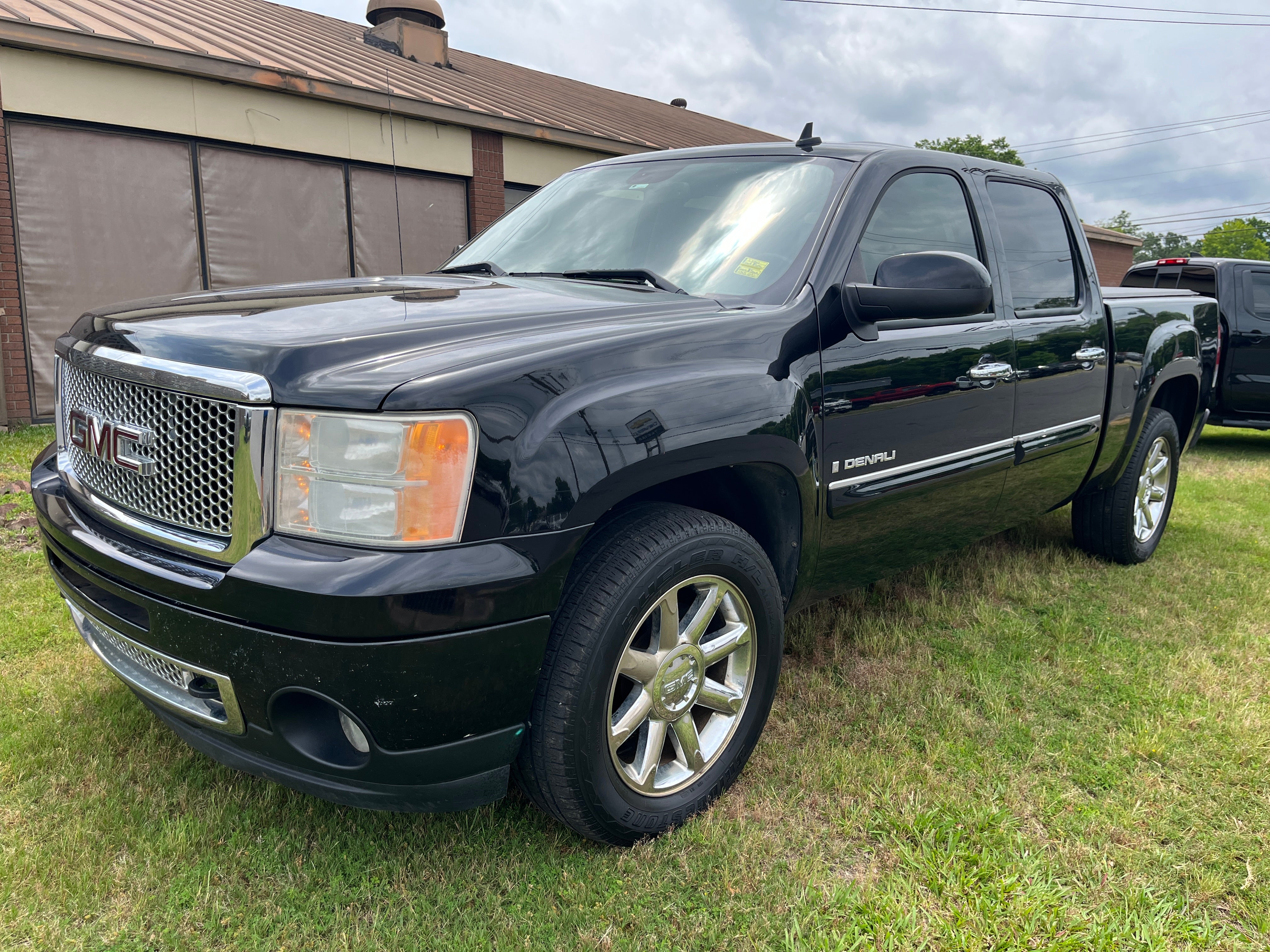 2008 GMC Sierra 4WD Crew Cab Short Box's photo