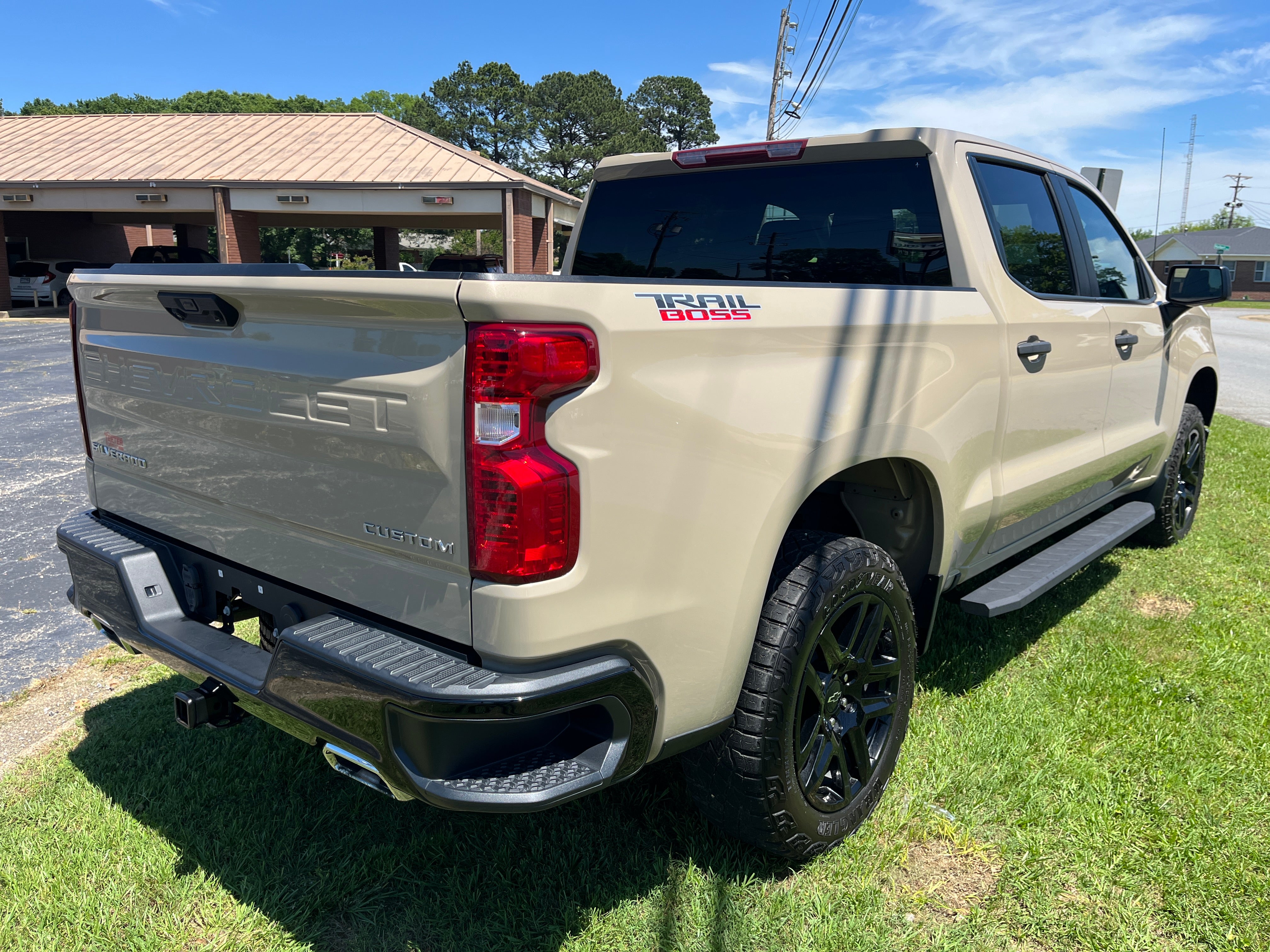 2023 Chevrolet Silverado 1500 Custom Trail Boss