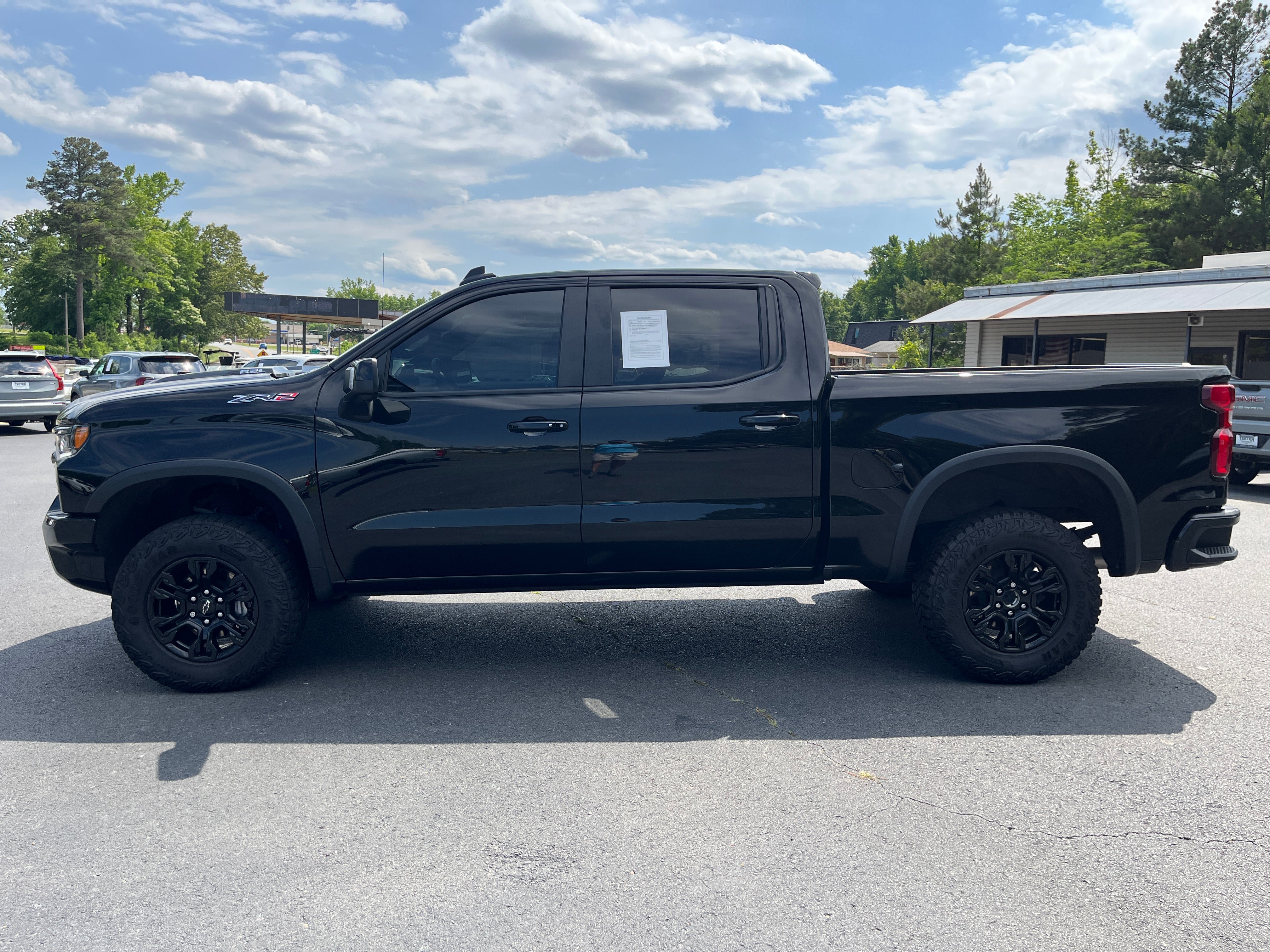 Used 2022 Chevrolet Silverado 1500 ZR2 with VIN 3GCUDHEL8NG595948 for sale in Little Rock