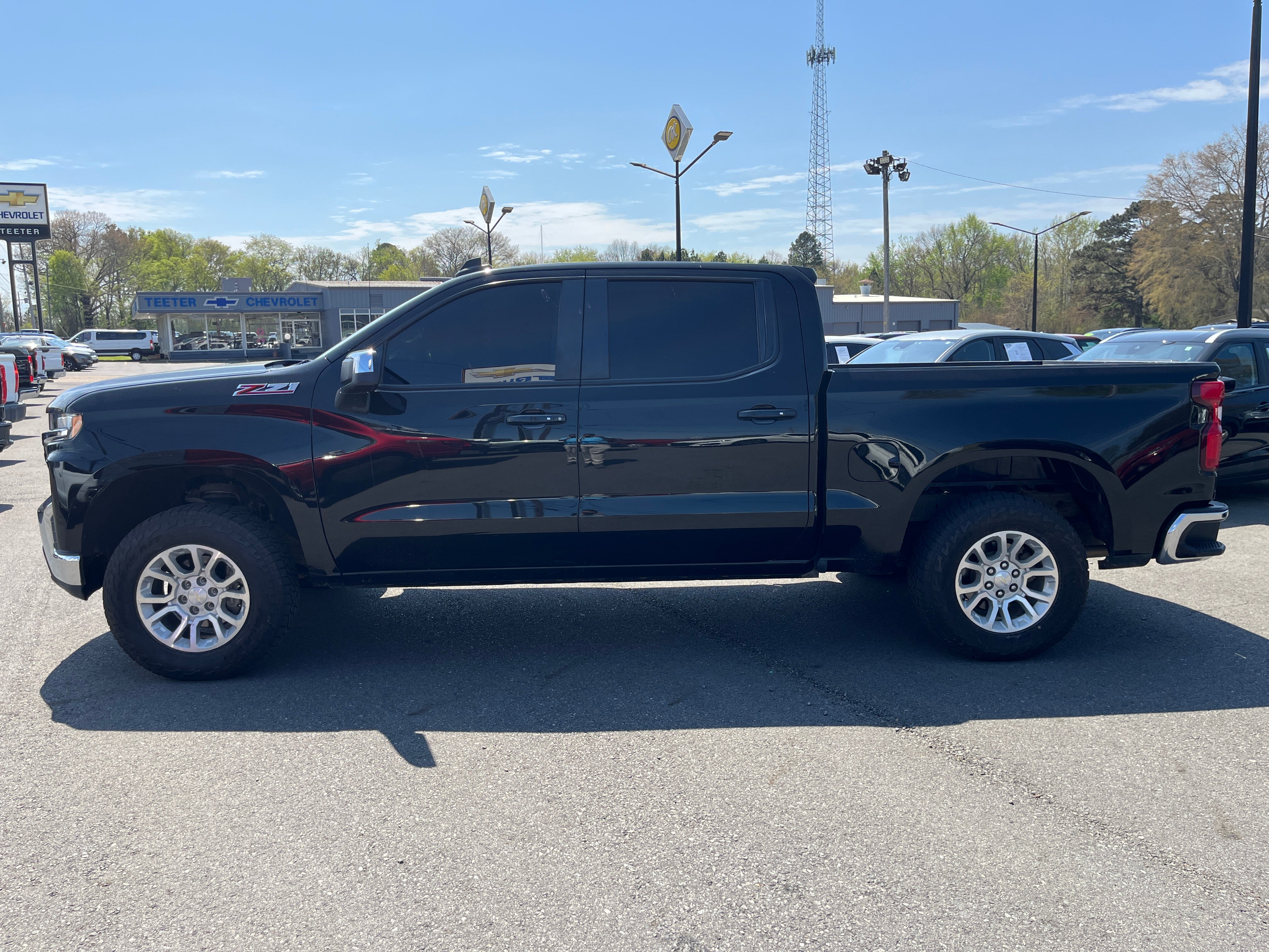 Used 2019 Chevrolet Silverado 1500 LT with VIN 3GCUYDED0KG208083 for sale in Little Rock
