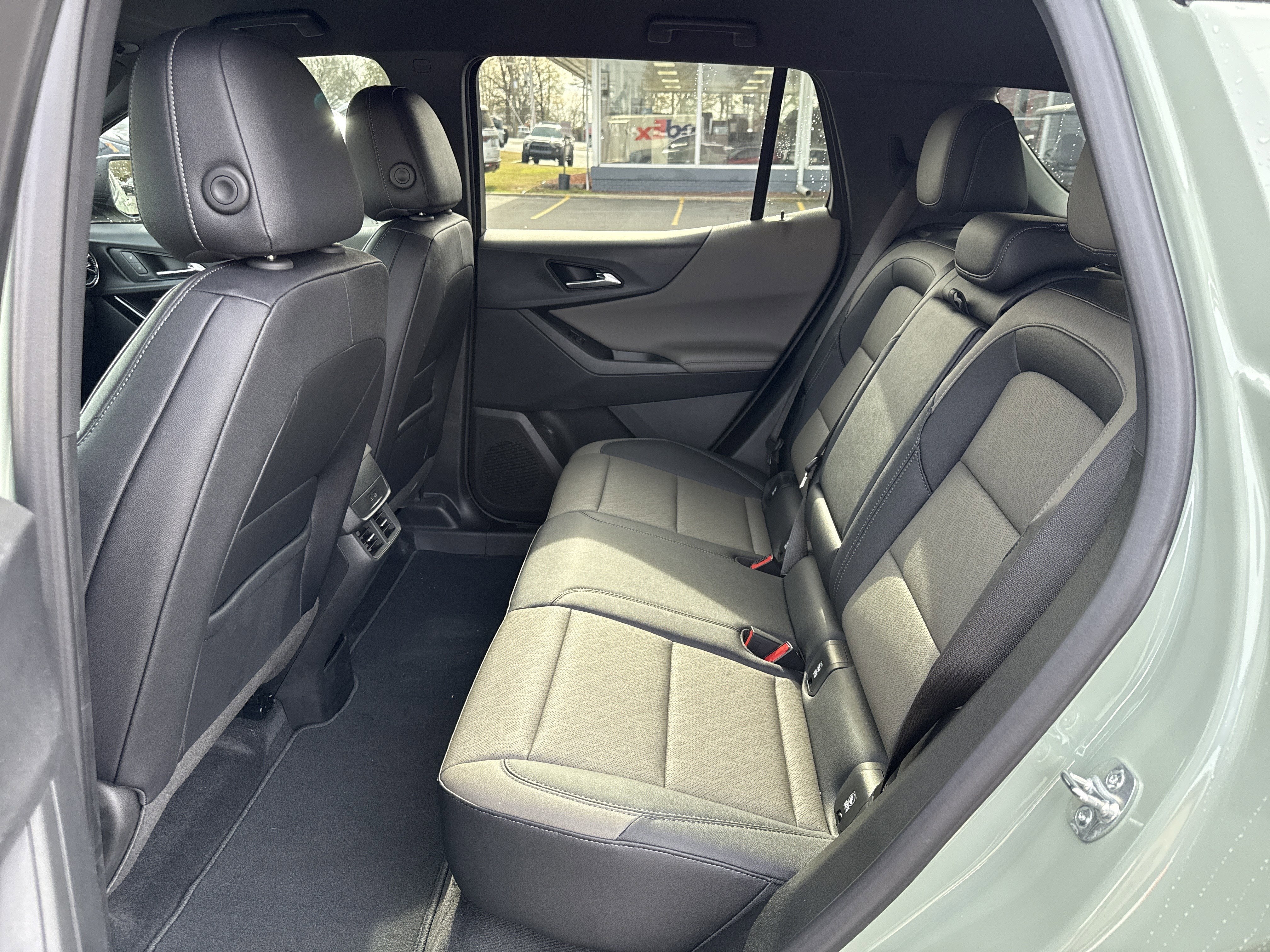 2025 Chevrolet Equinox Base