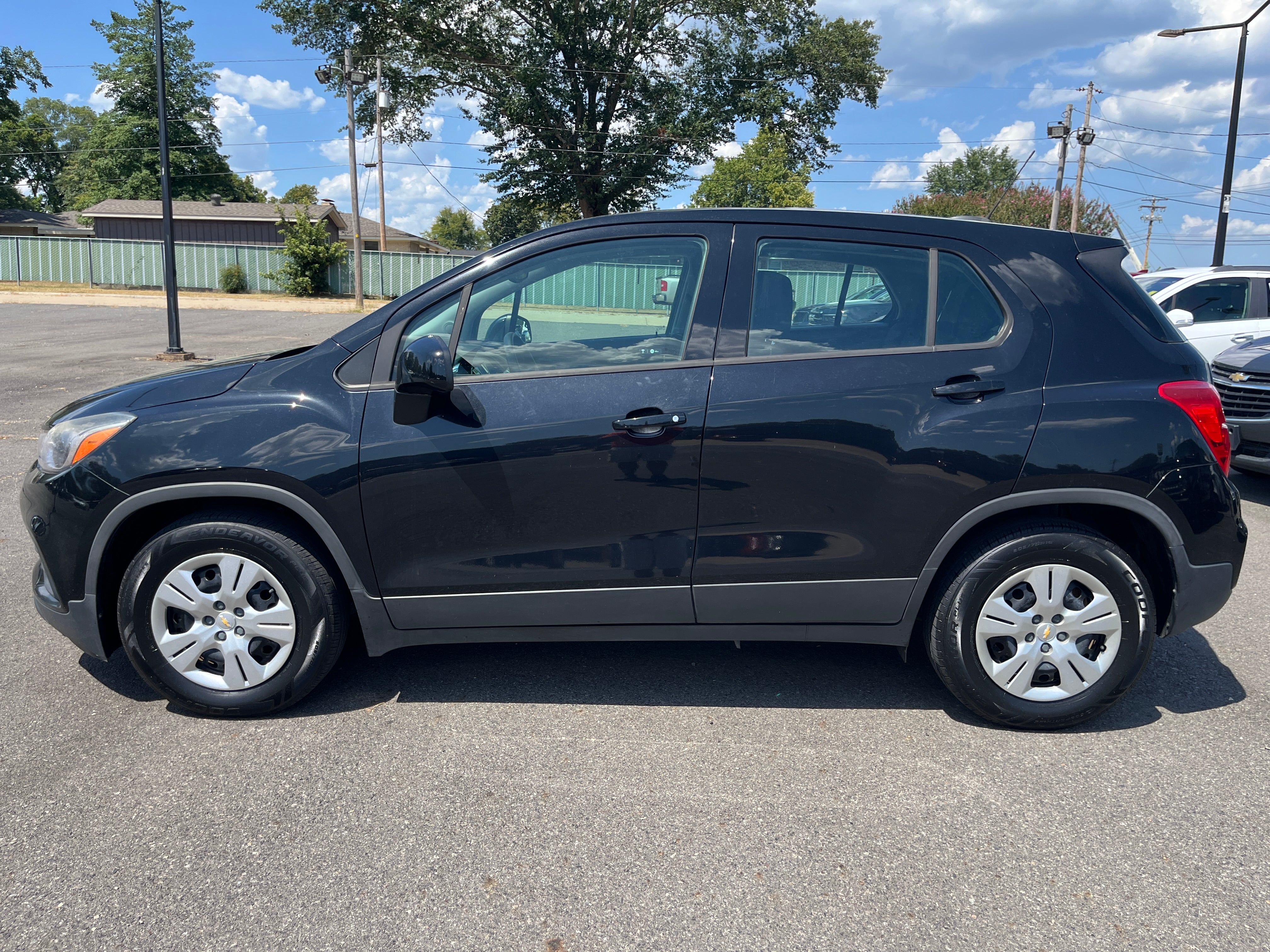 Used 2017 Chevrolet Trax LS with VIN 3GNCJKSB5HL237576 for sale in Malvern, AR