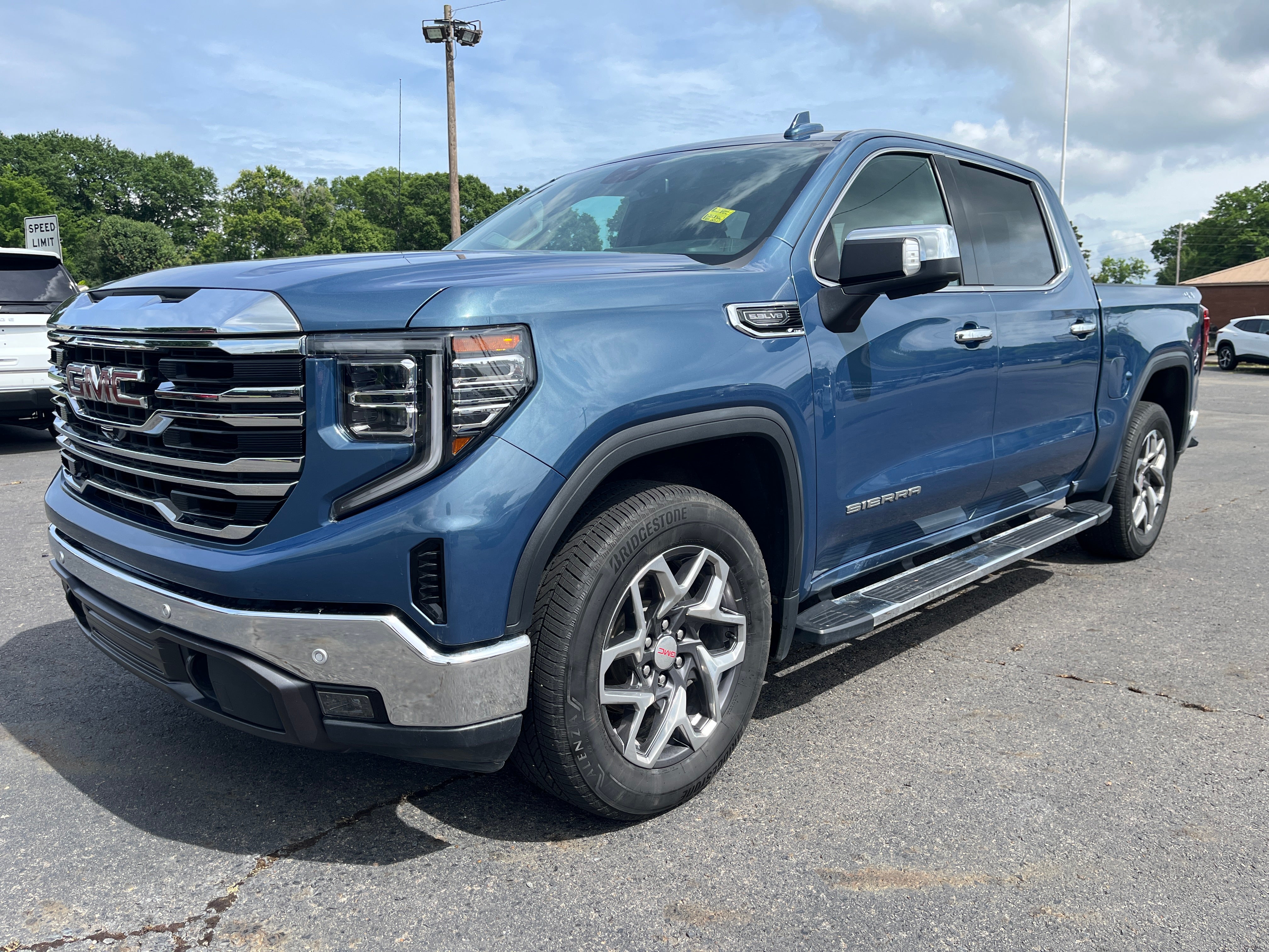 2024 GMC Sierra 1500 SLT