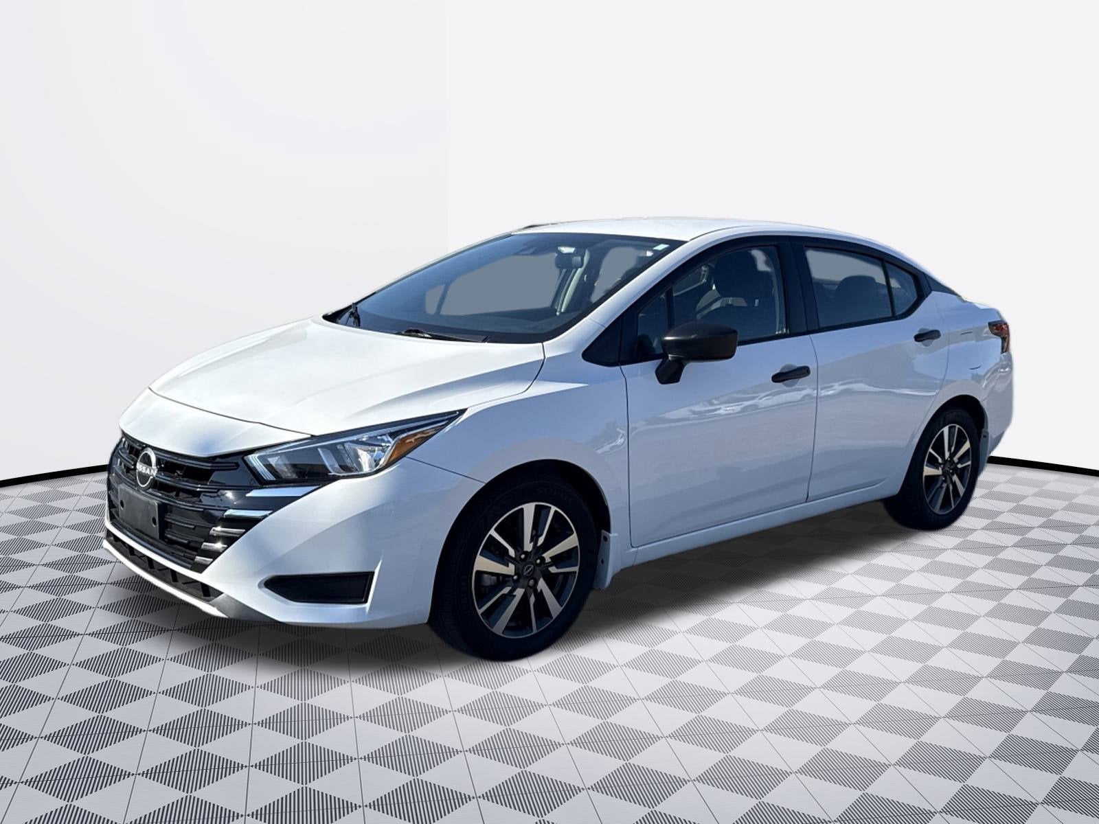 2024 Nissan Versa Base