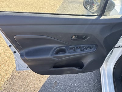 2024 Nissan Versa Base