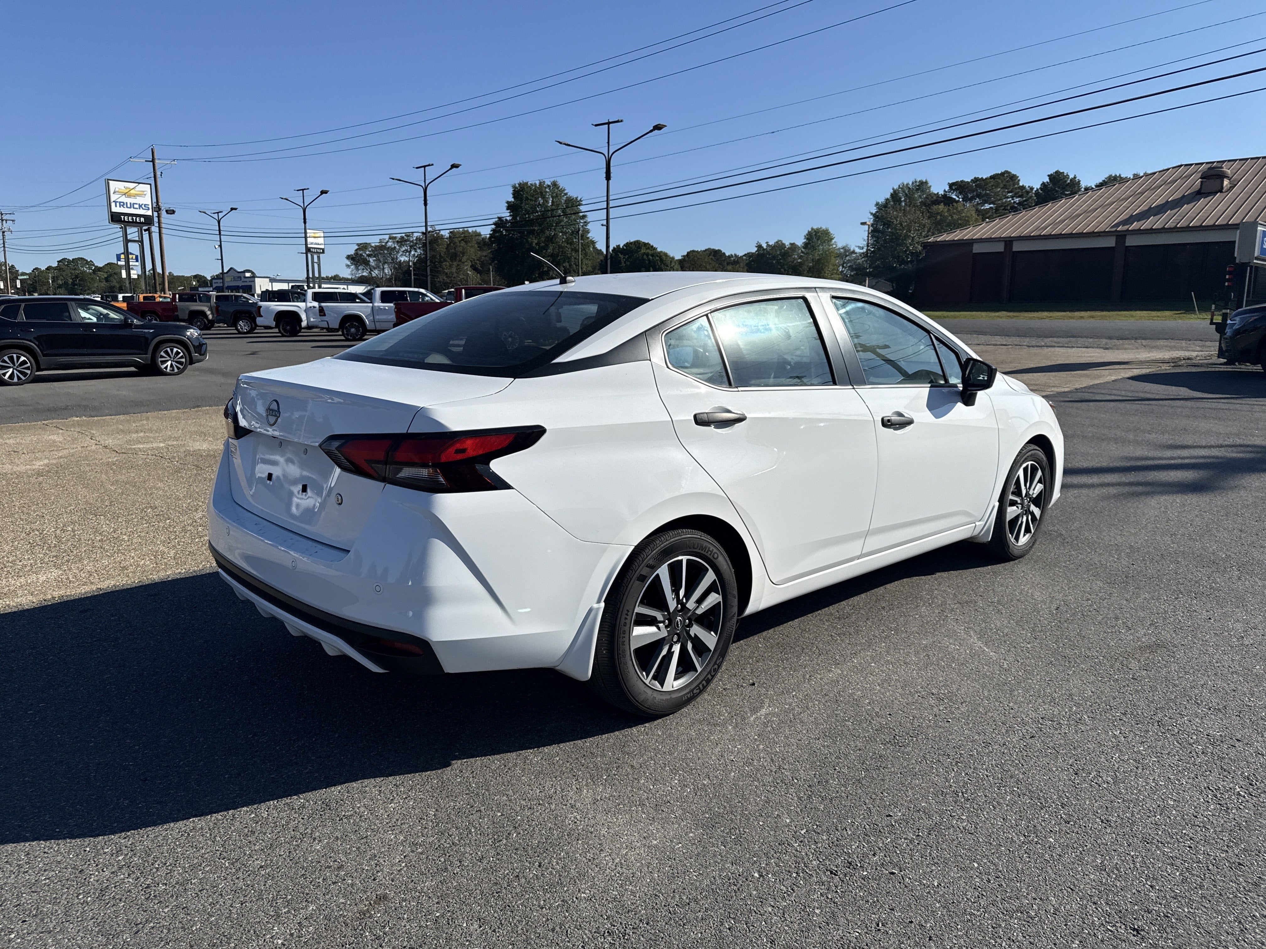 2024 Nissan Versa Base
