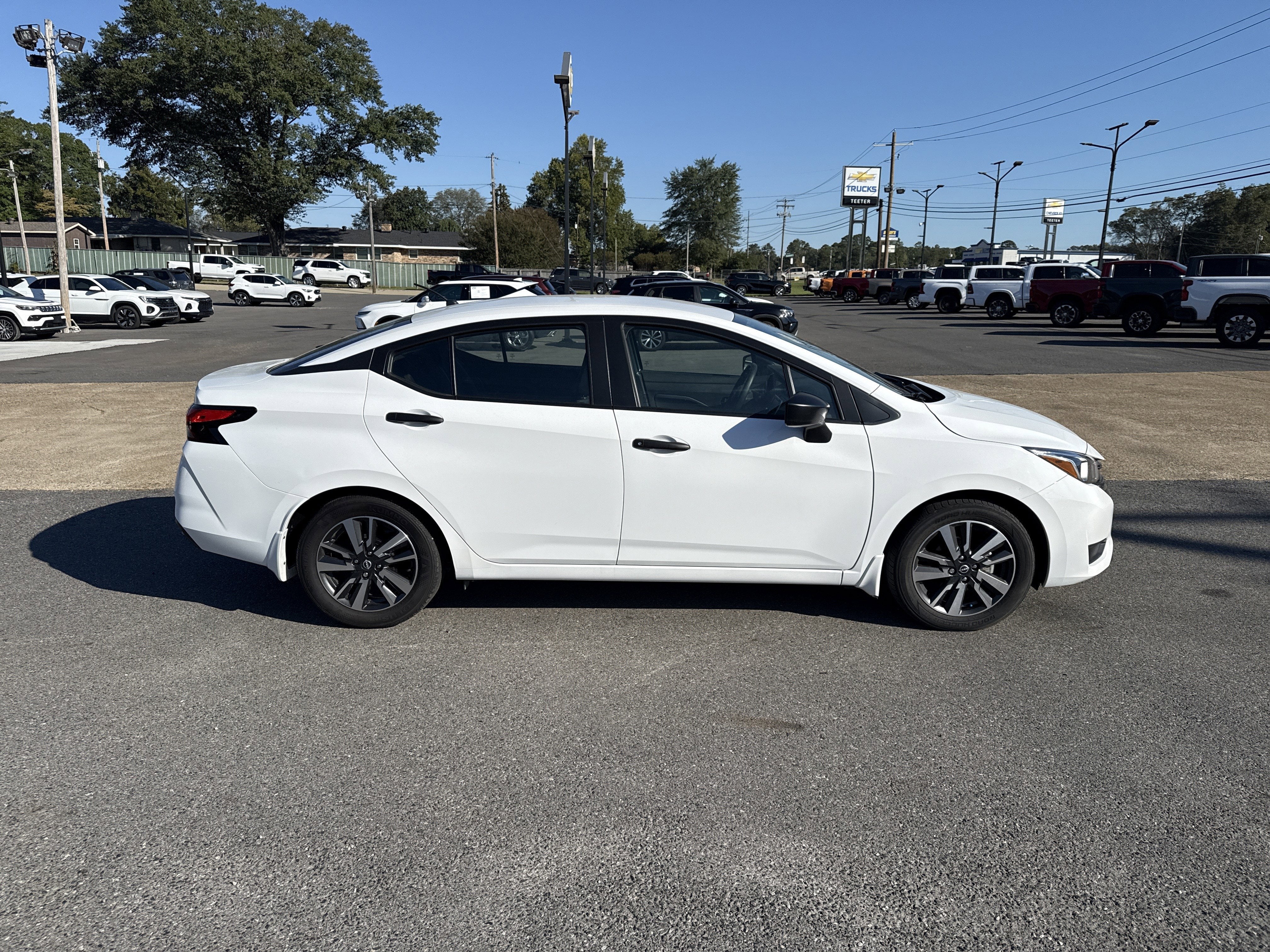 2024 Nissan Versa Base