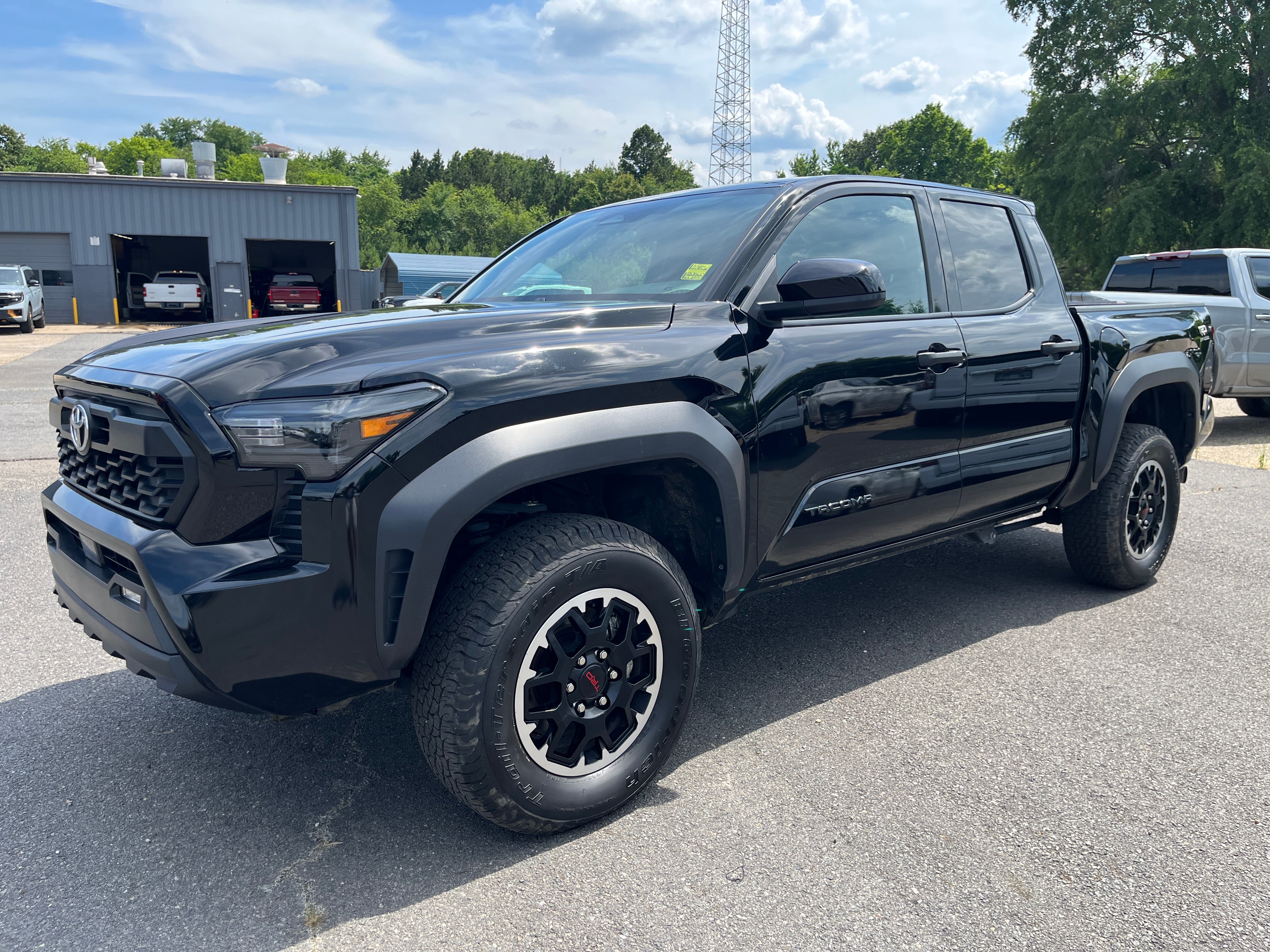 2025 Toyota Tacoma 4WD SR