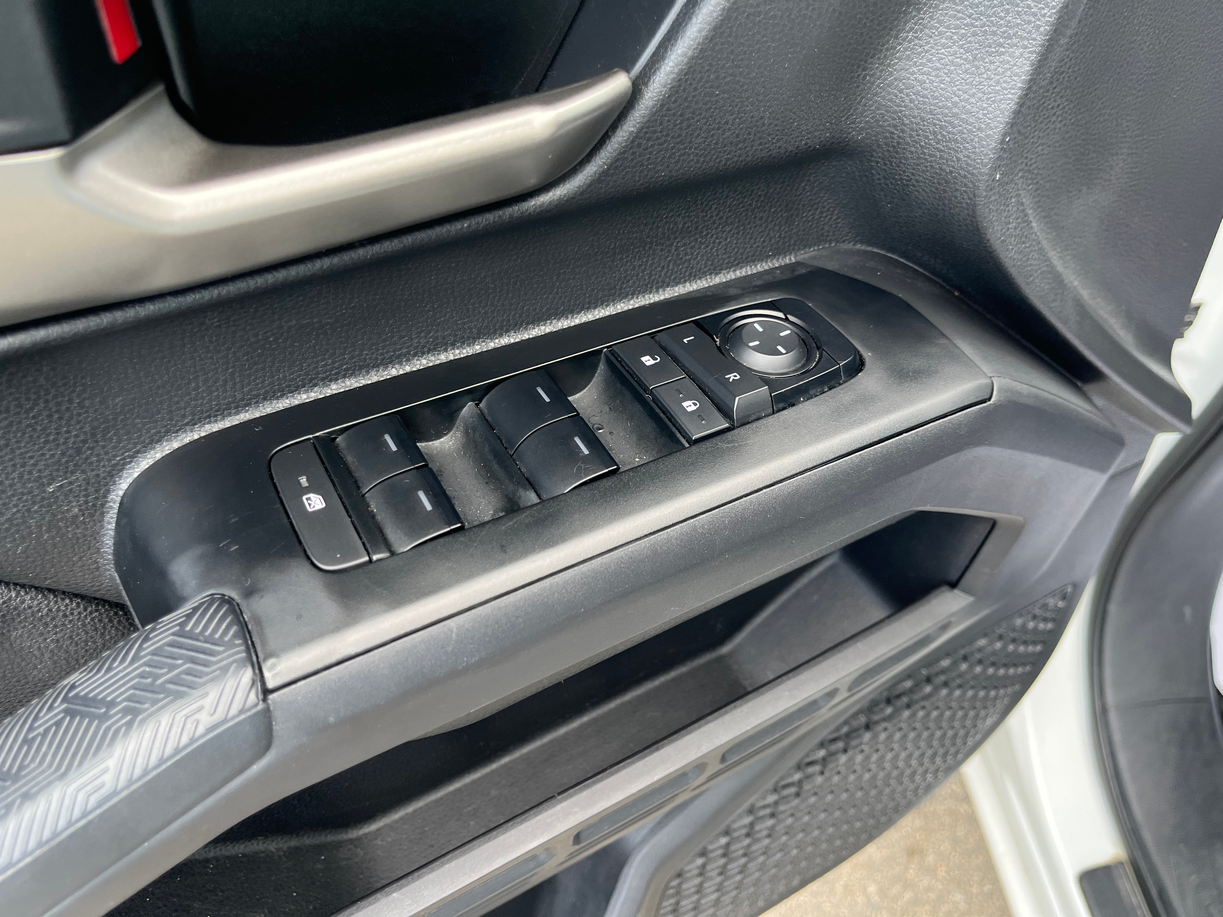2025 Toyota Tacoma 4WD SR
