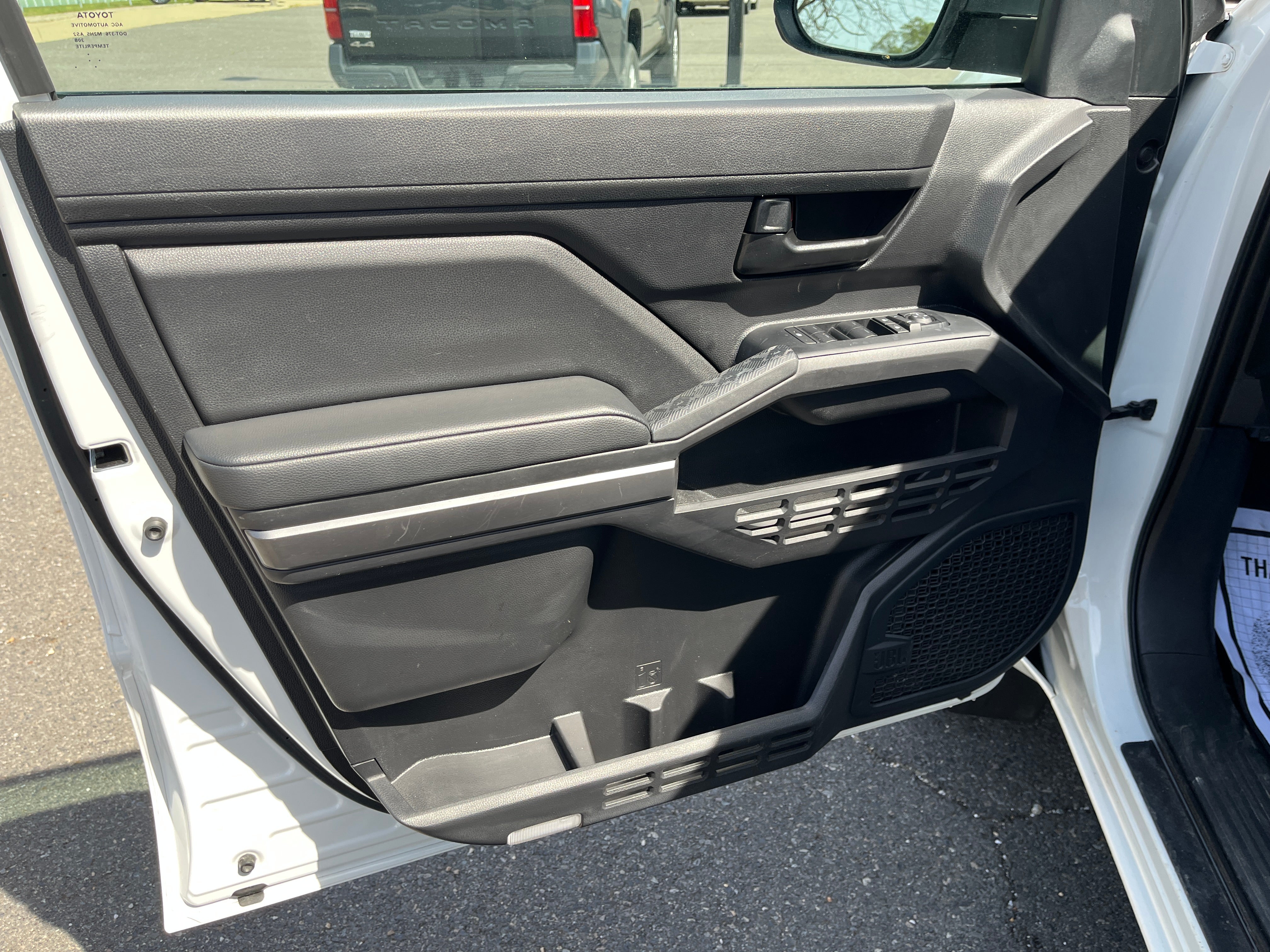 2024 Toyota Tacoma 4WD SR5