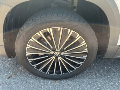 2025 Volkswagen Taos SE