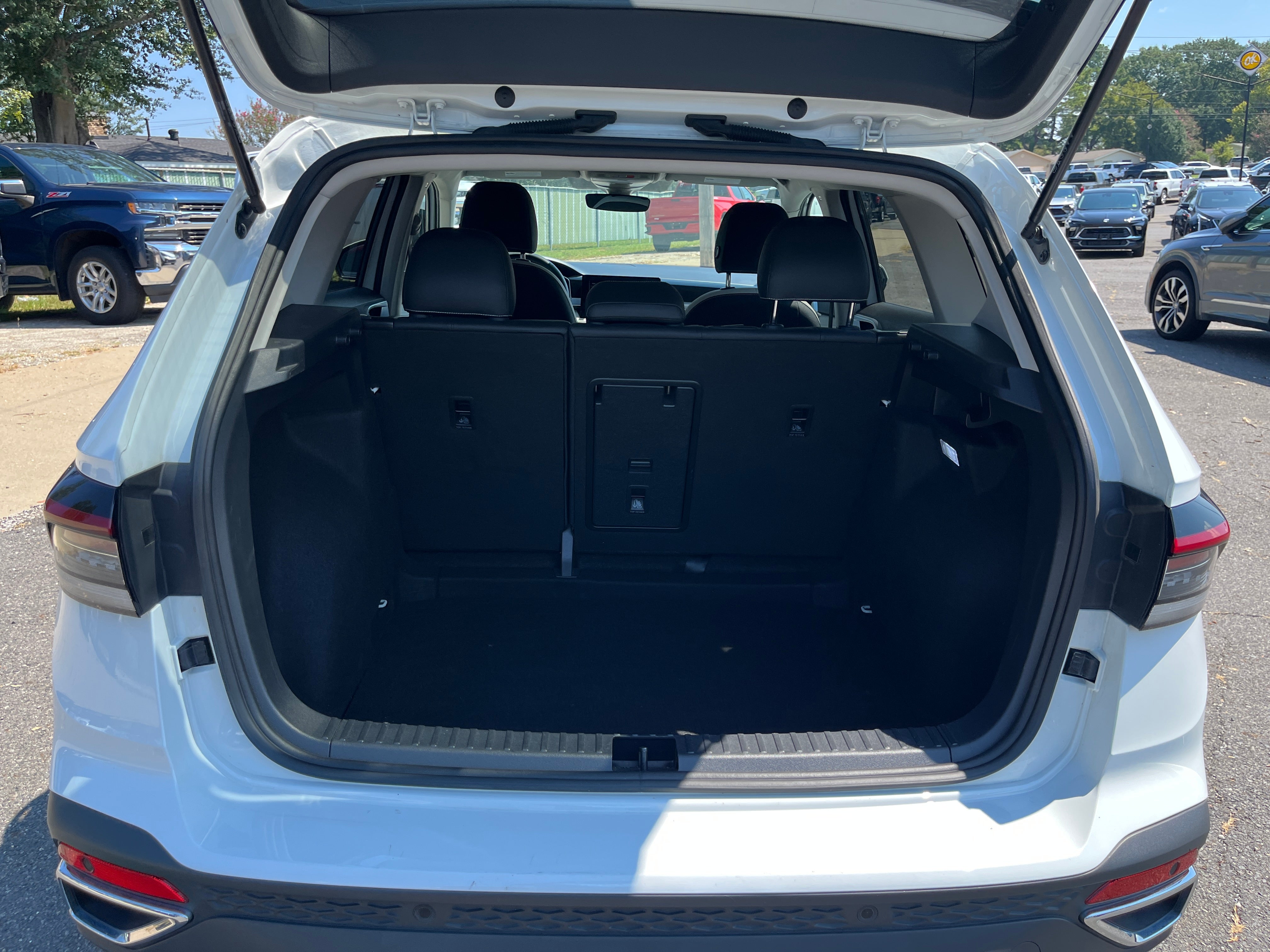 2025 Volkswagen Taos SE