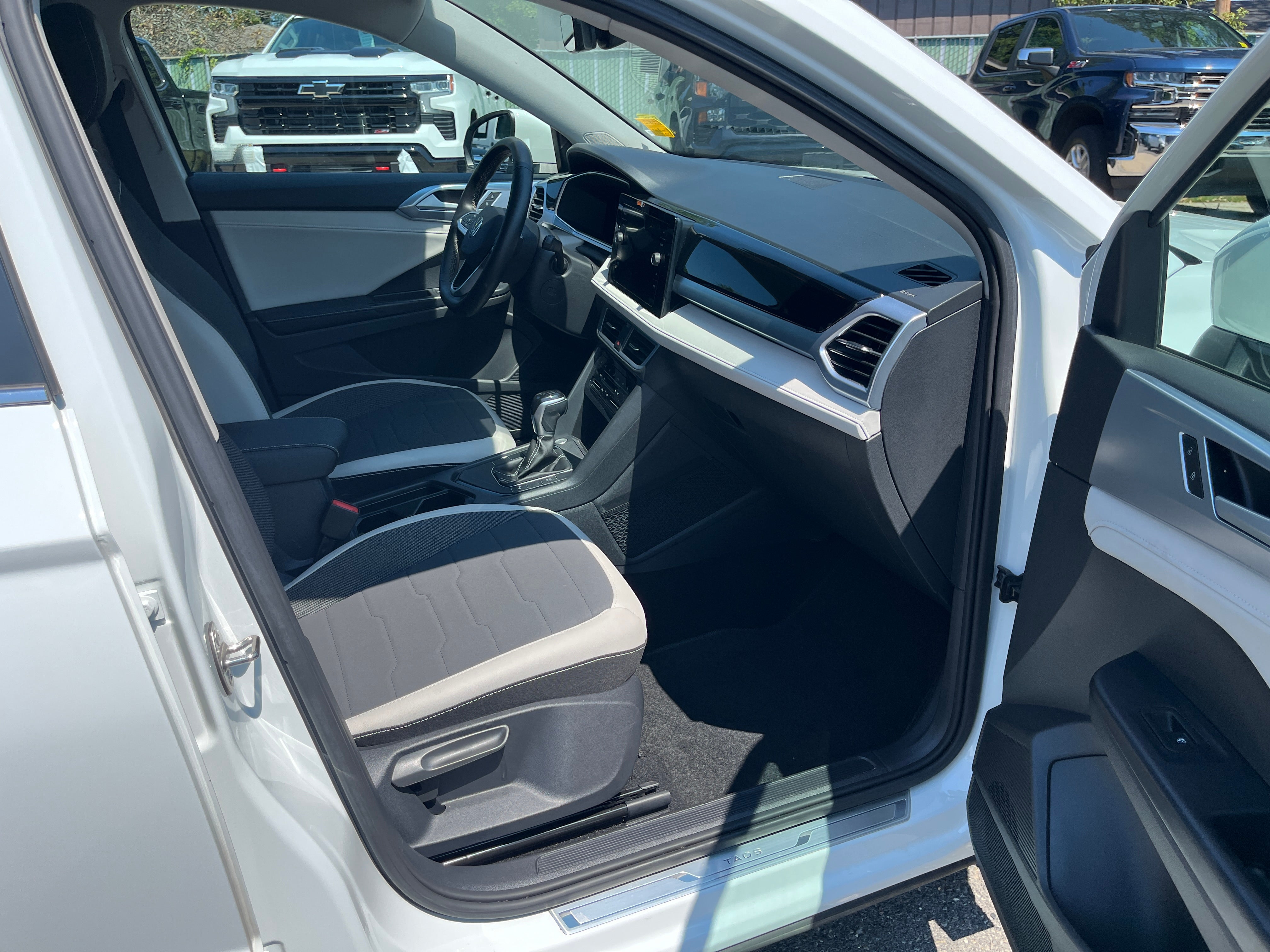 2025 Volkswagen Taos SE