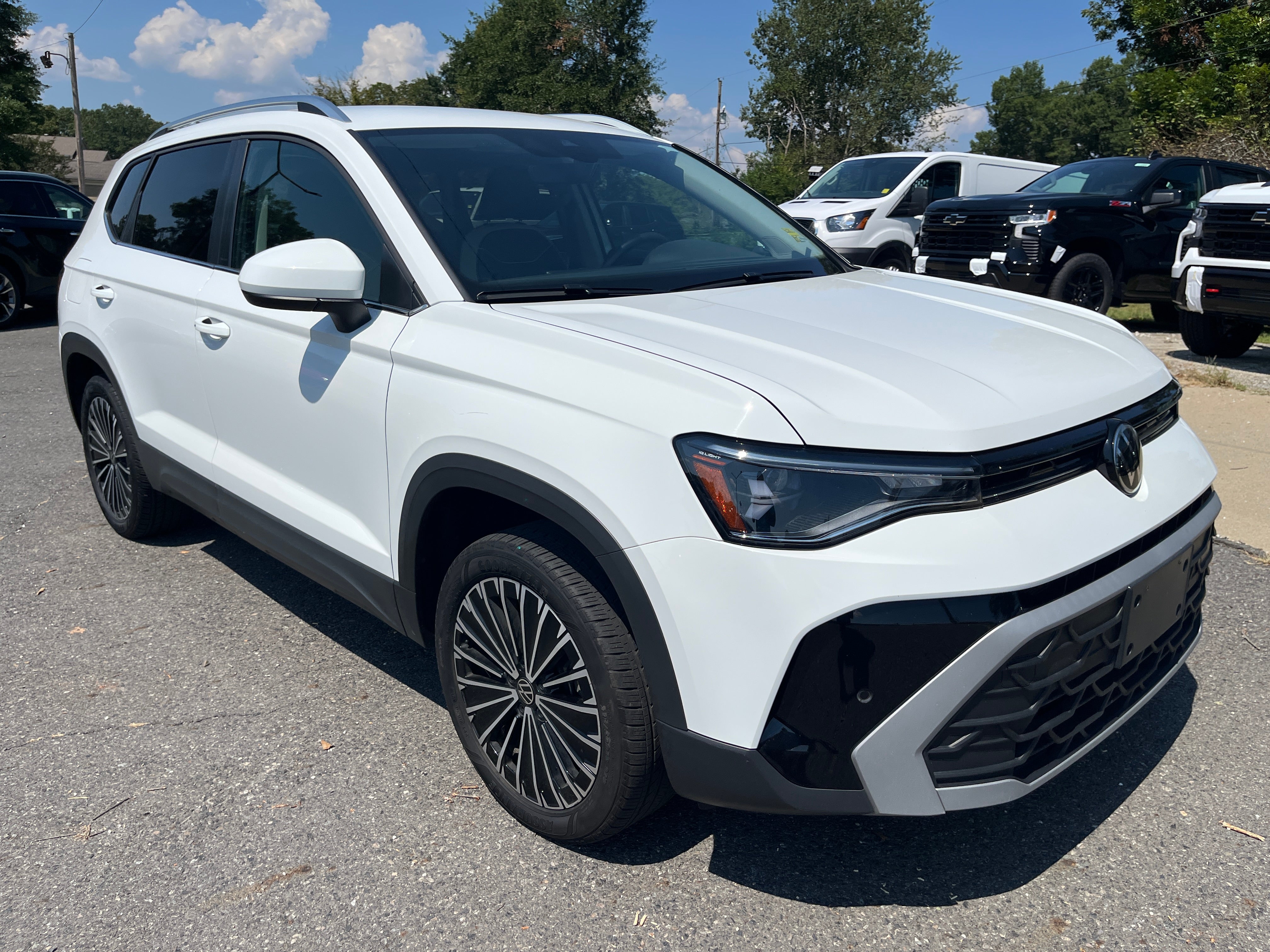 2025 Volkswagen Taos SE