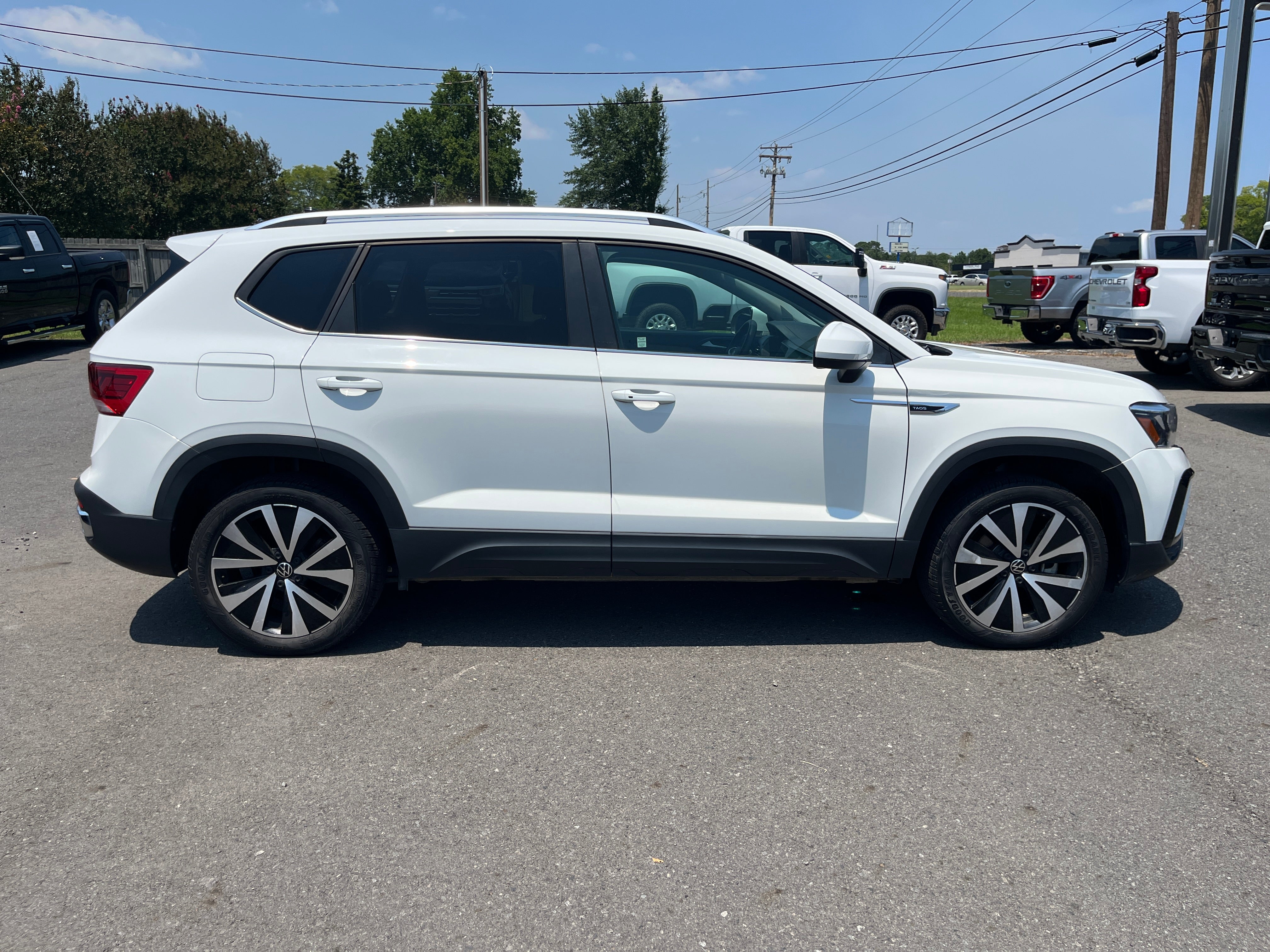2023 Volkswagen Taos SE