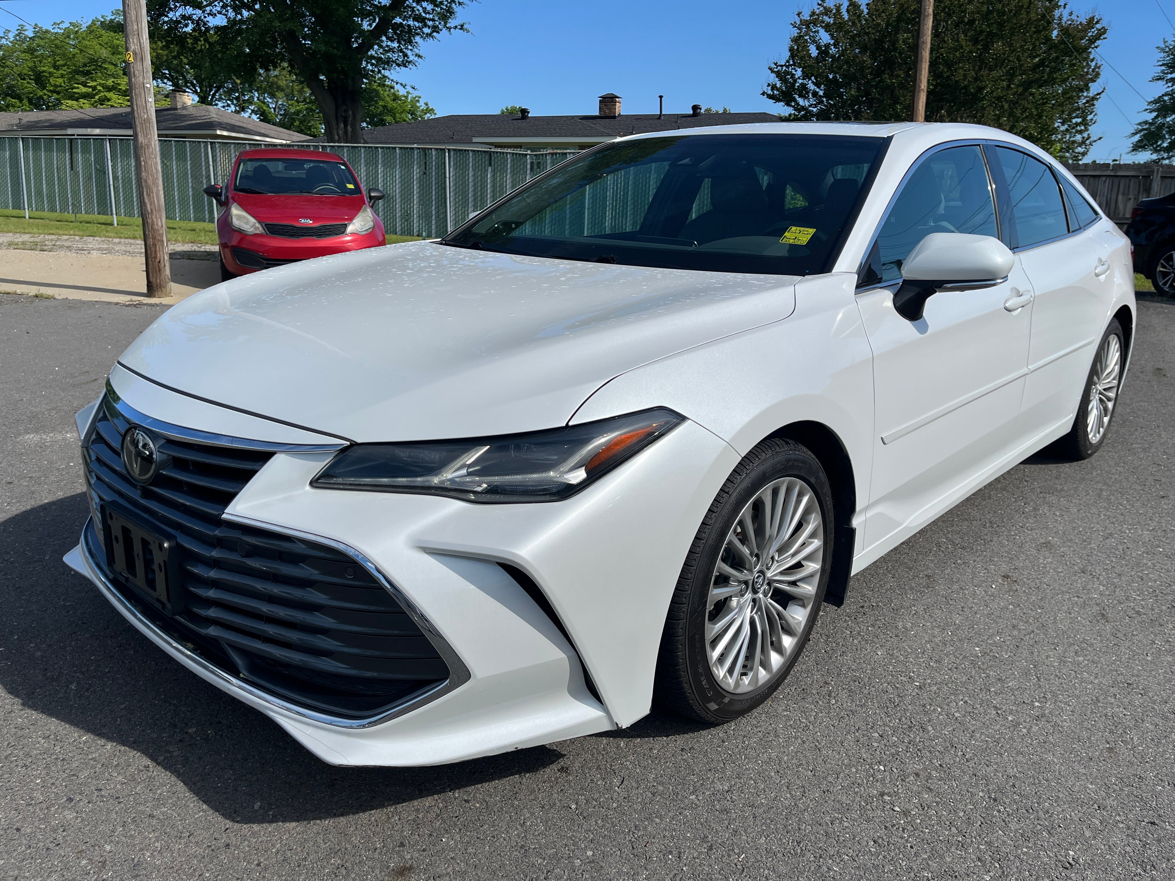 2020 Toyota Avalon Limited's photo