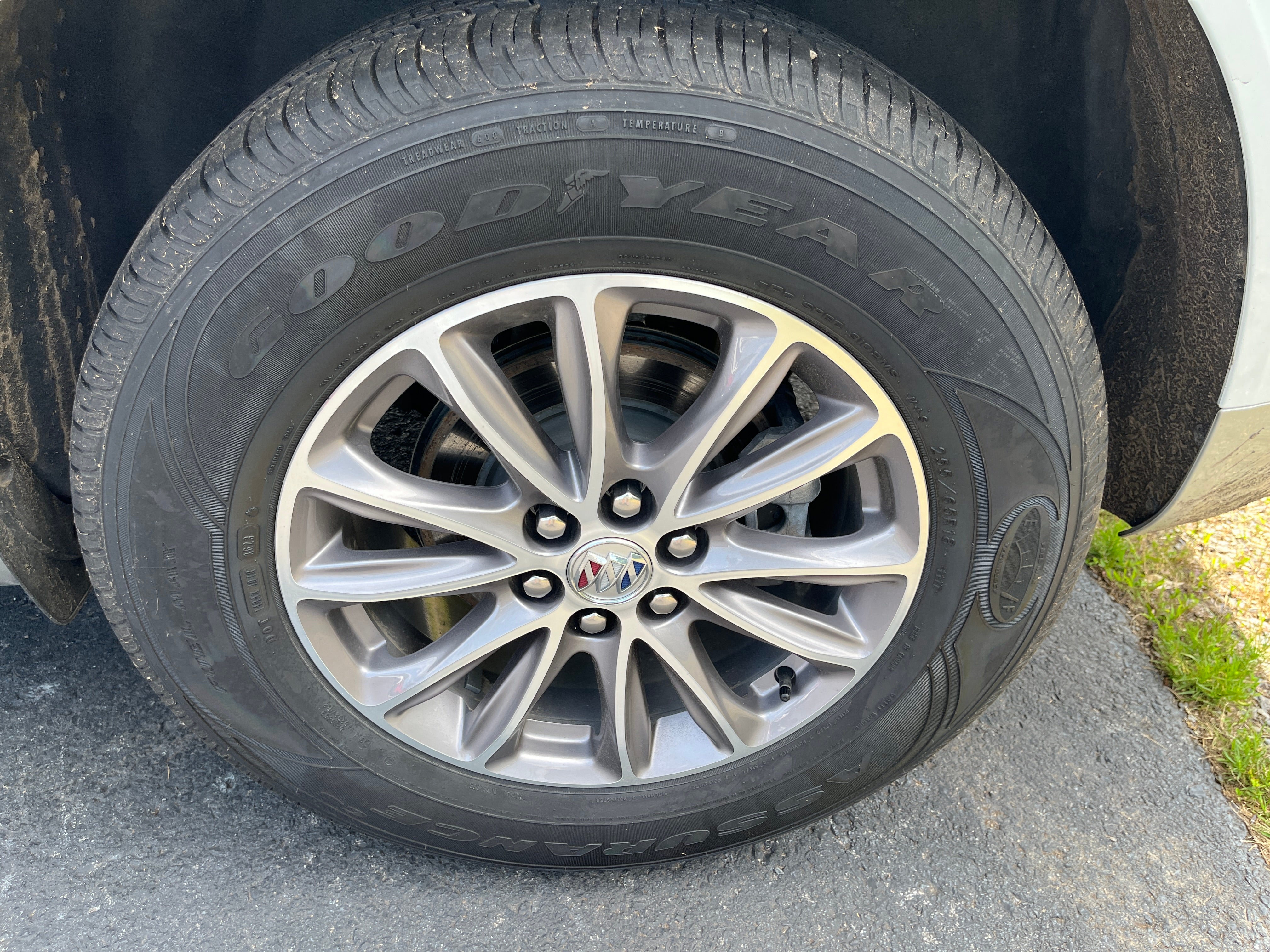 2024 Buick Enclave Essence