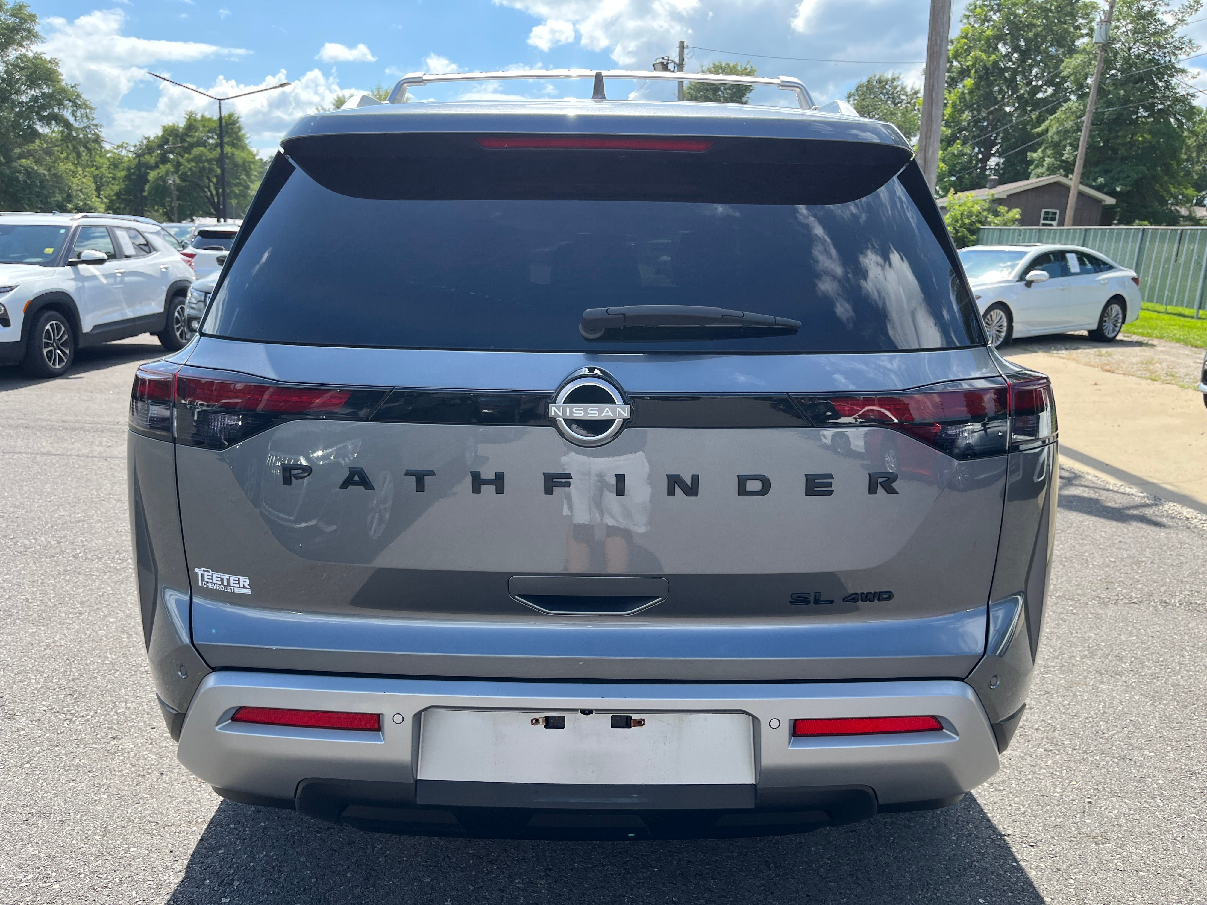 2023 Nissan Pathfinder SL