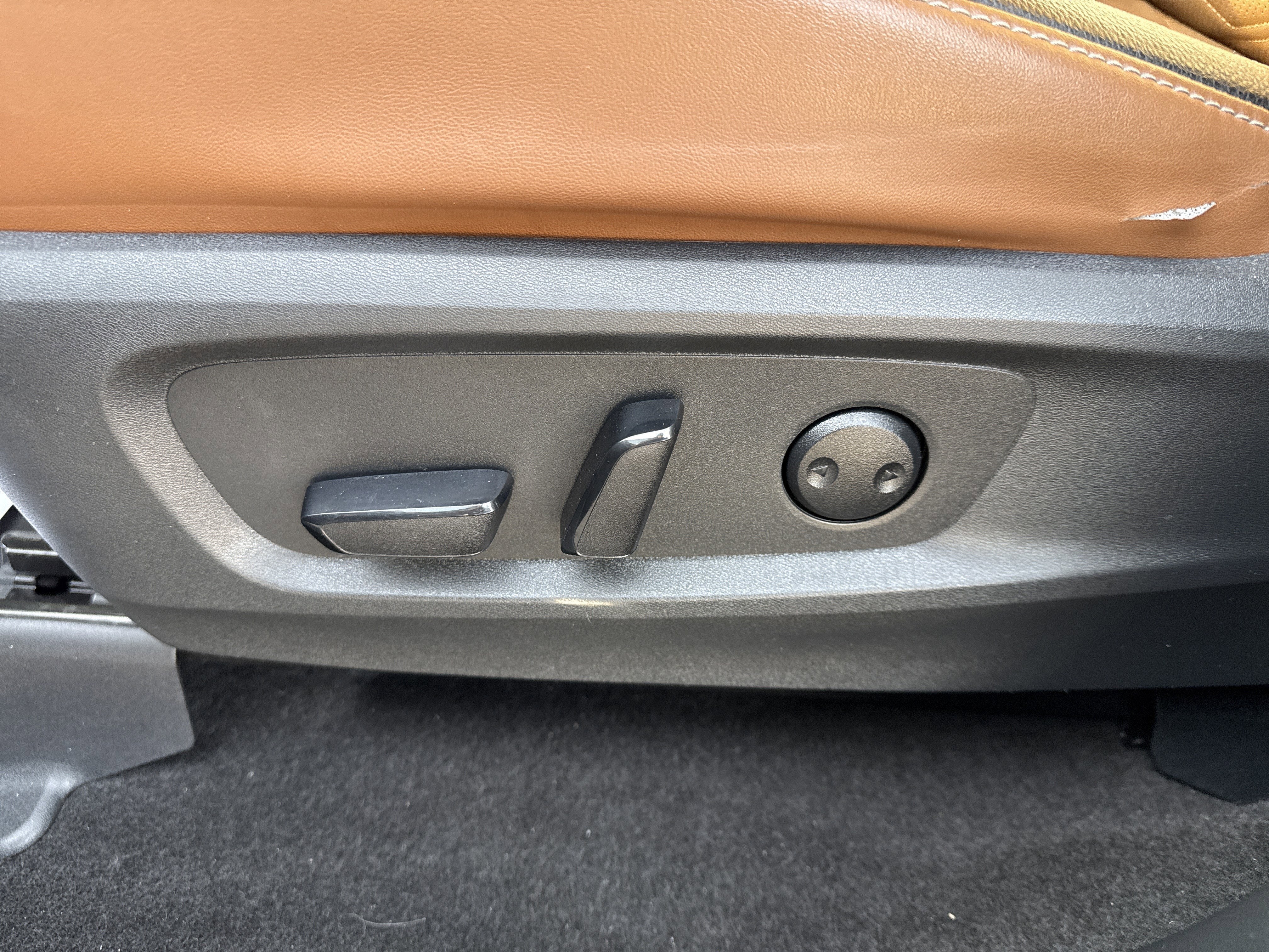 2023 Nissan Pathfinder Base