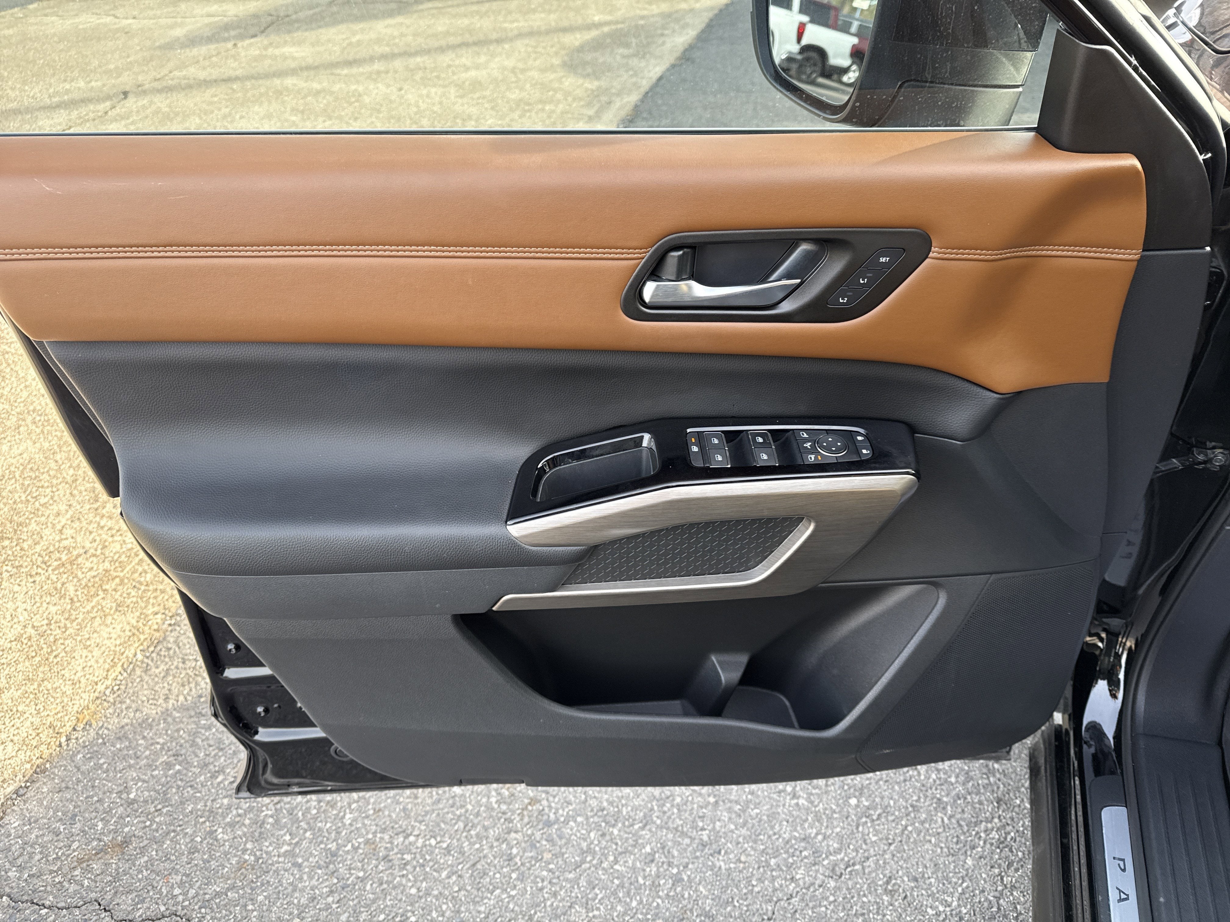 2023 Nissan Pathfinder Base