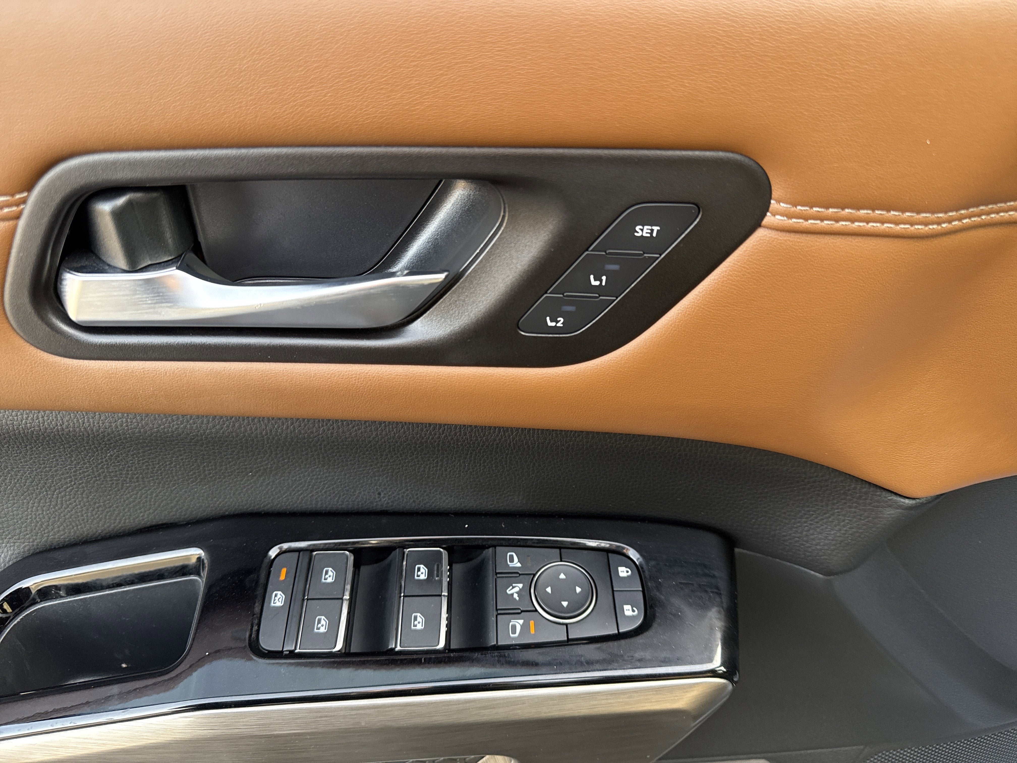 2023 Nissan Pathfinder Base