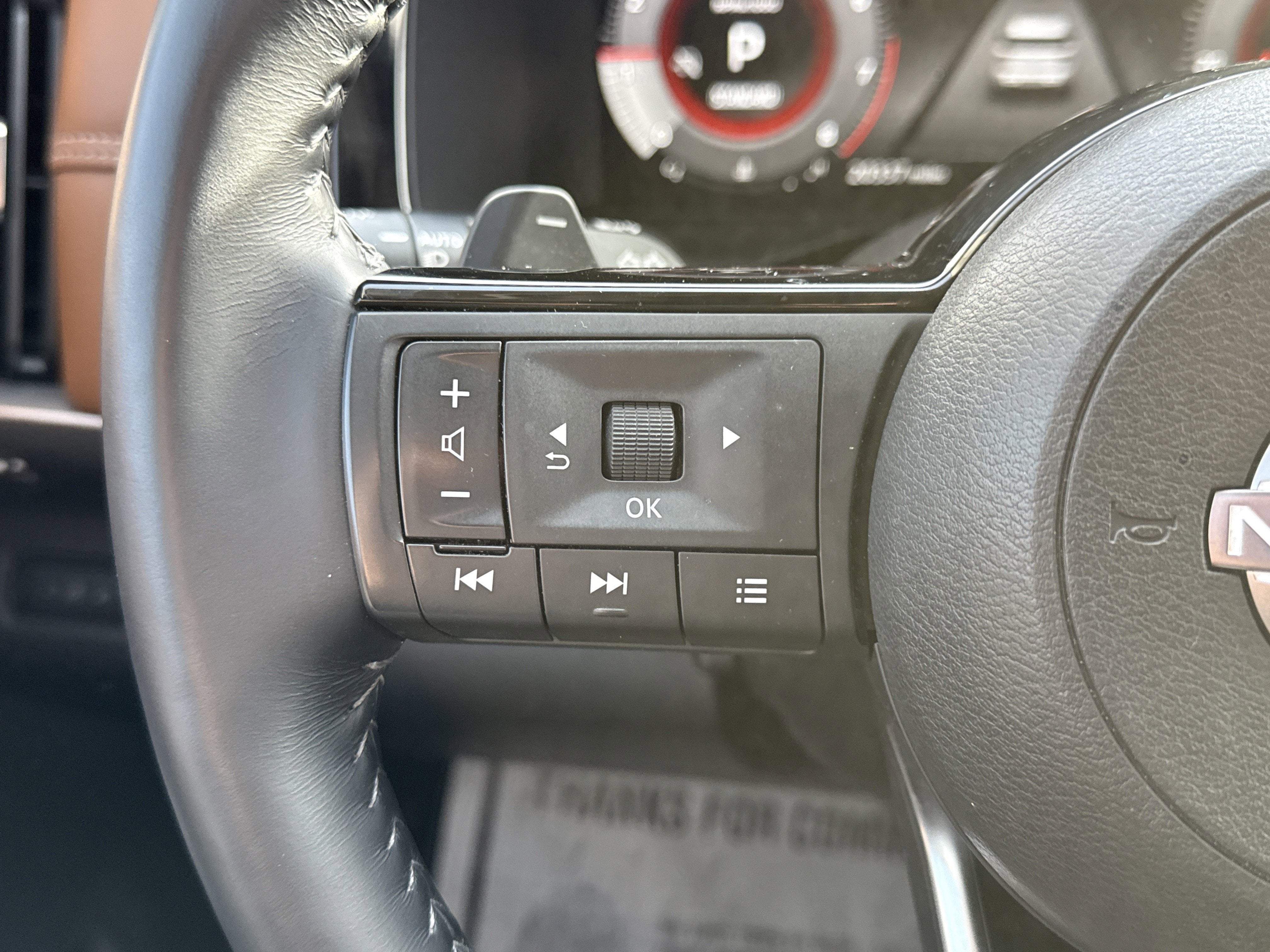 2023 Nissan Pathfinder Base