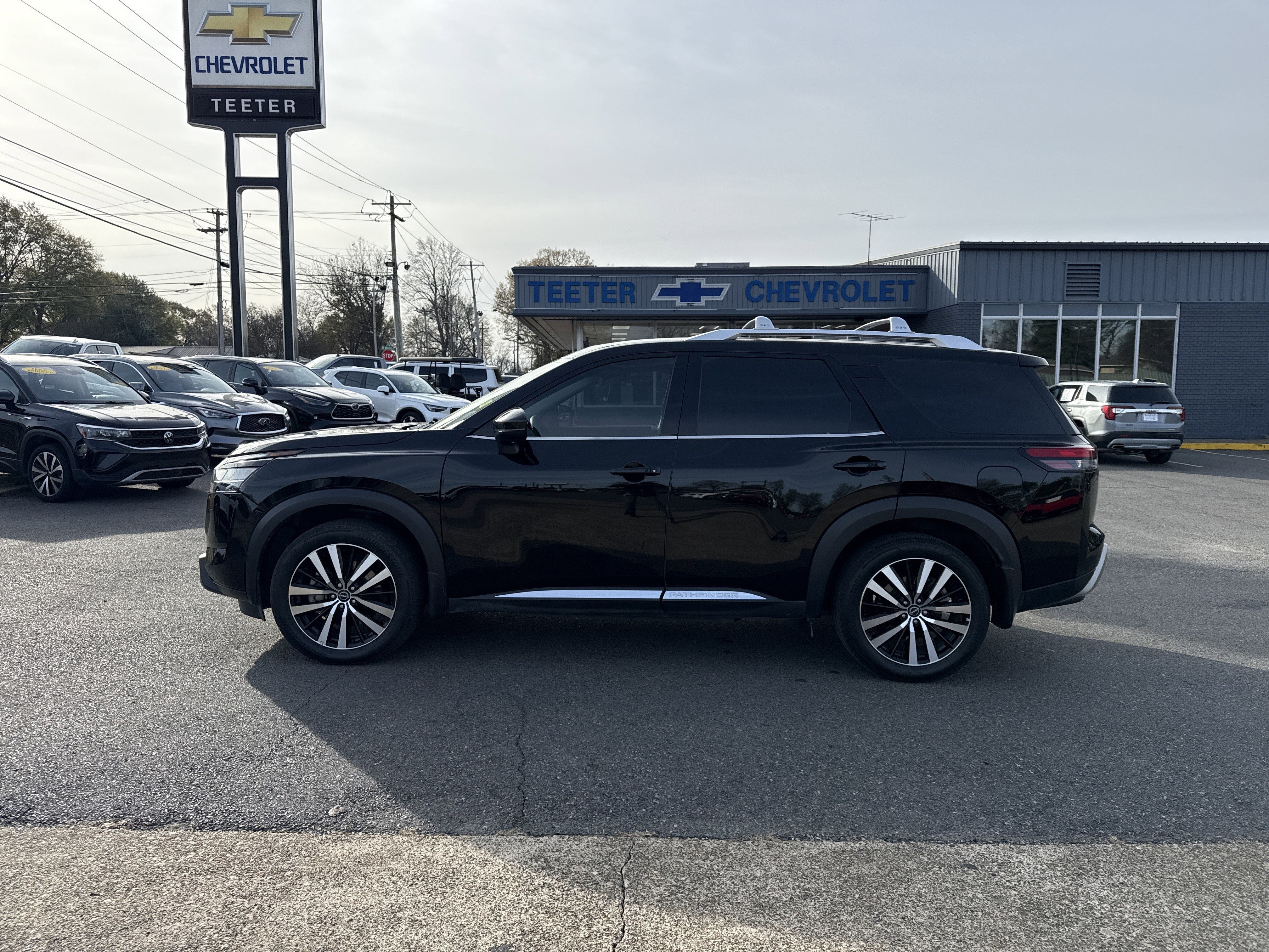 2023 Nissan Pathfinder Base