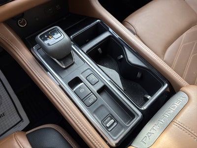 2023 Nissan Pathfinder Base