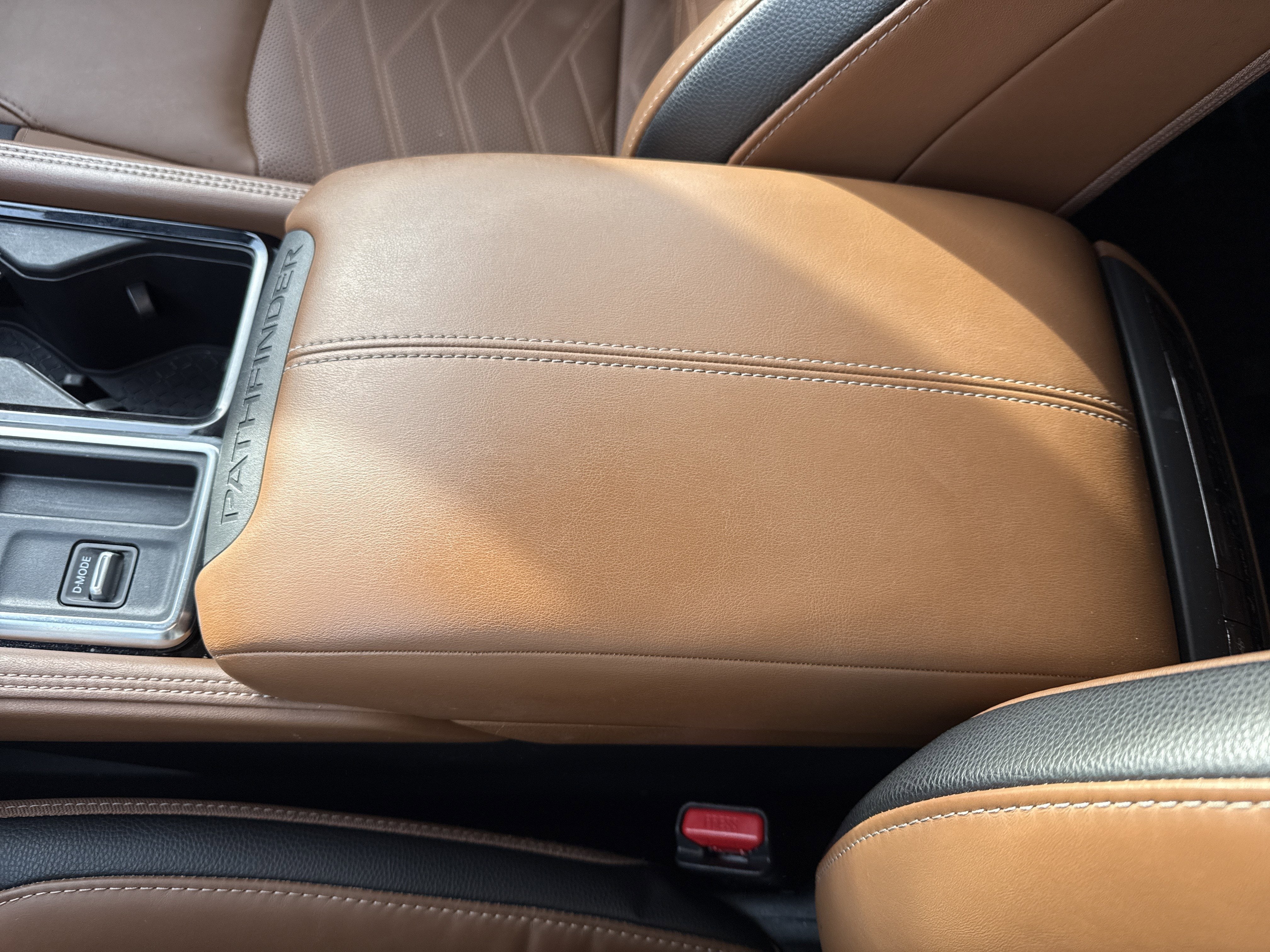 2023 Nissan Pathfinder Base