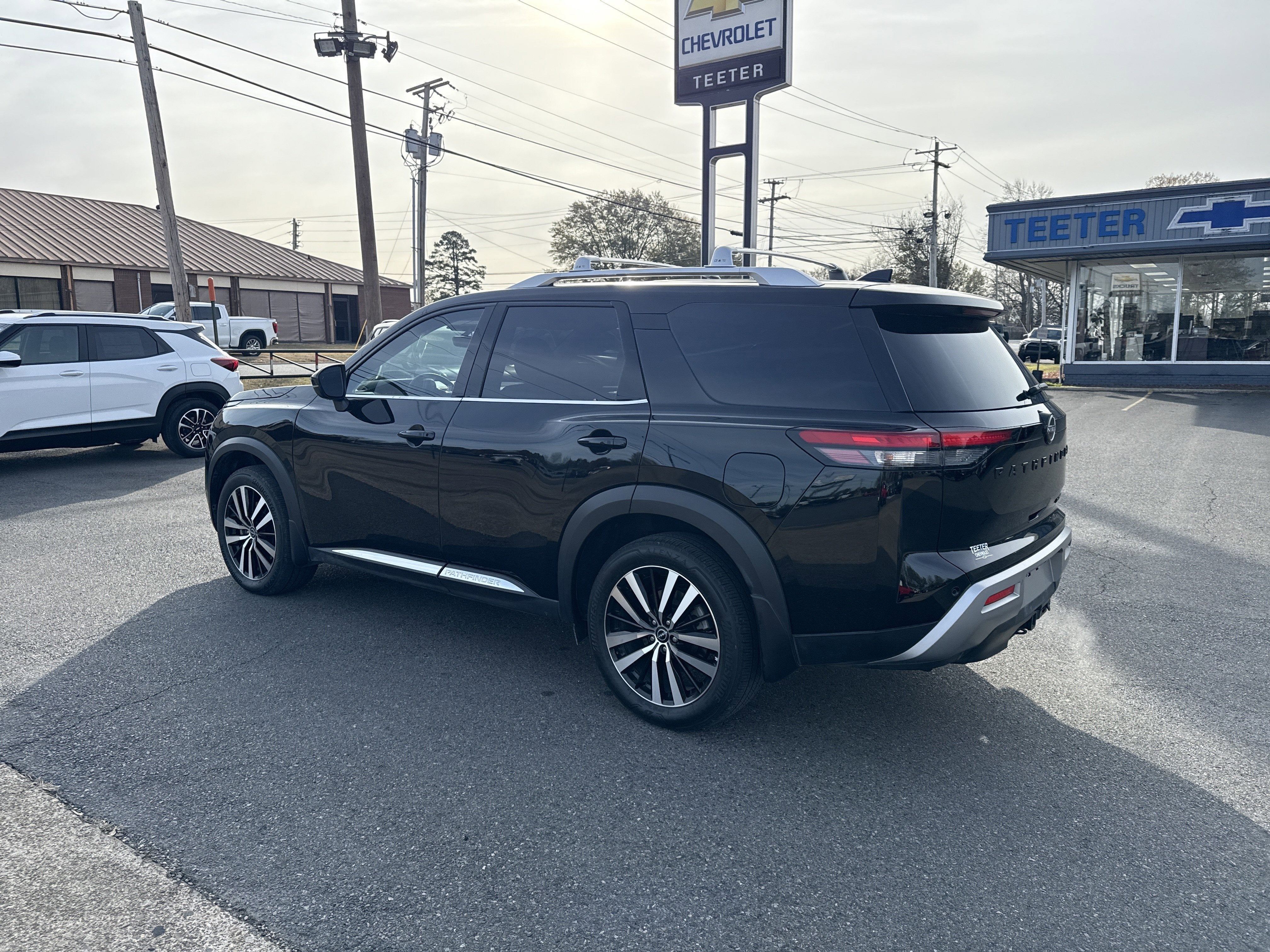 2023 Nissan Pathfinder Base