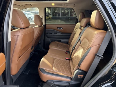 2023 Nissan Pathfinder Base