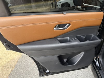 2023 Nissan Pathfinder Base