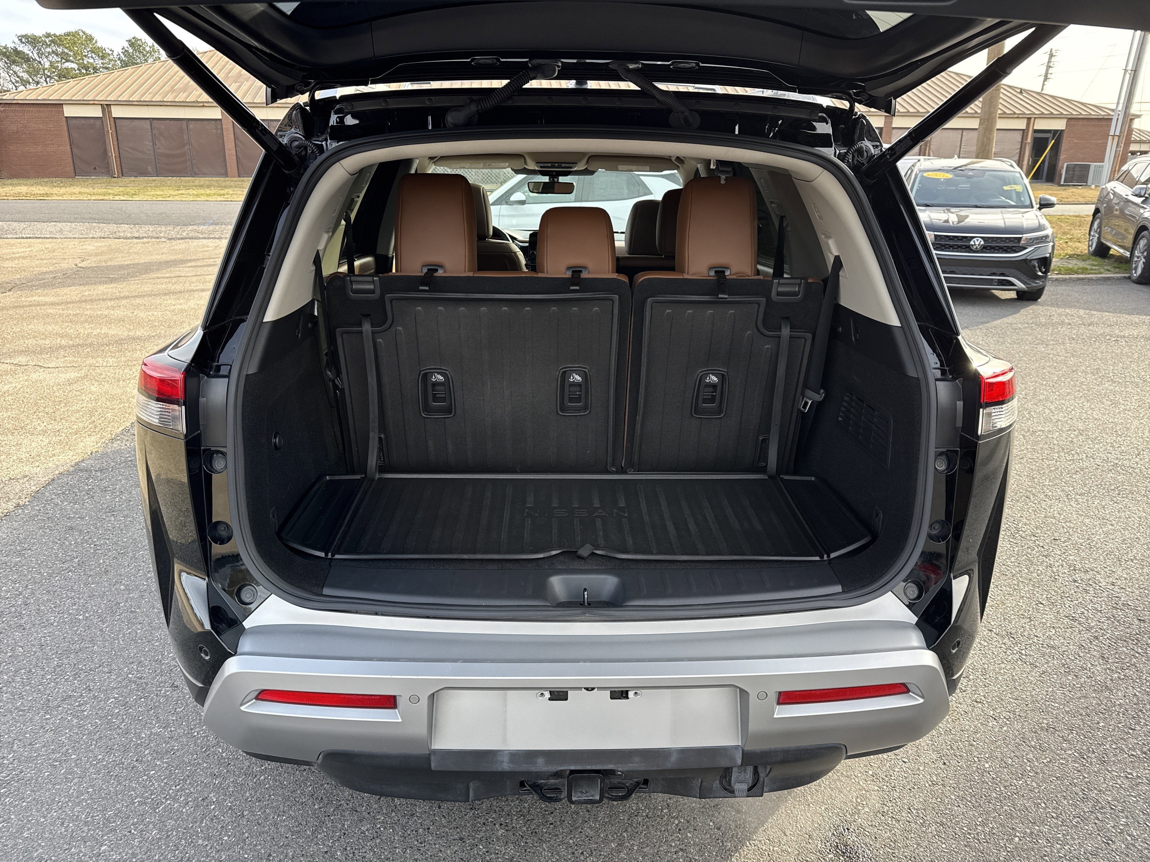 2023 Nissan Pathfinder Base