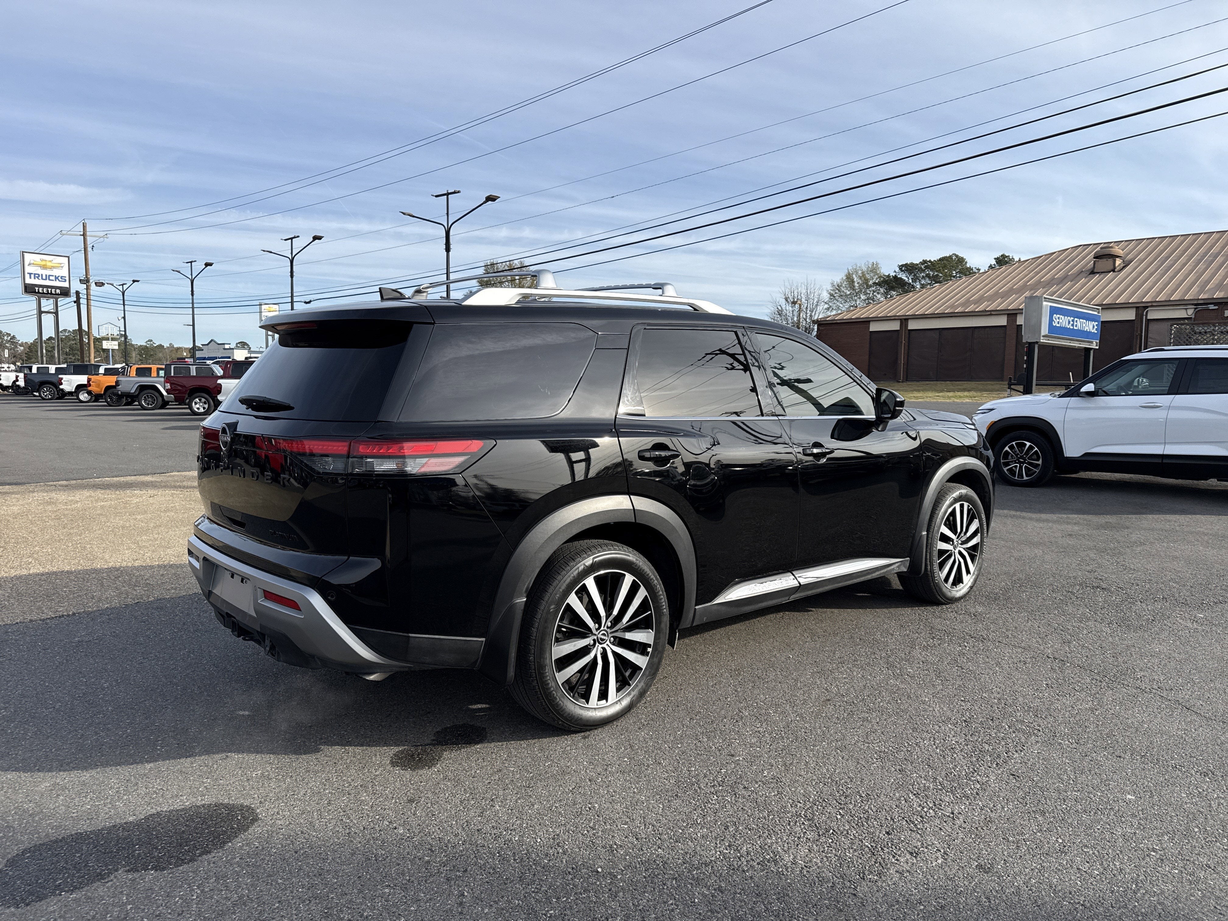 2023 Nissan Pathfinder Base