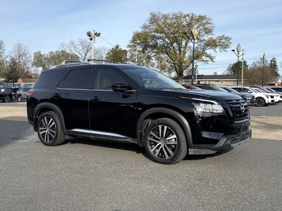 2023 Nissan Pathfinder Base