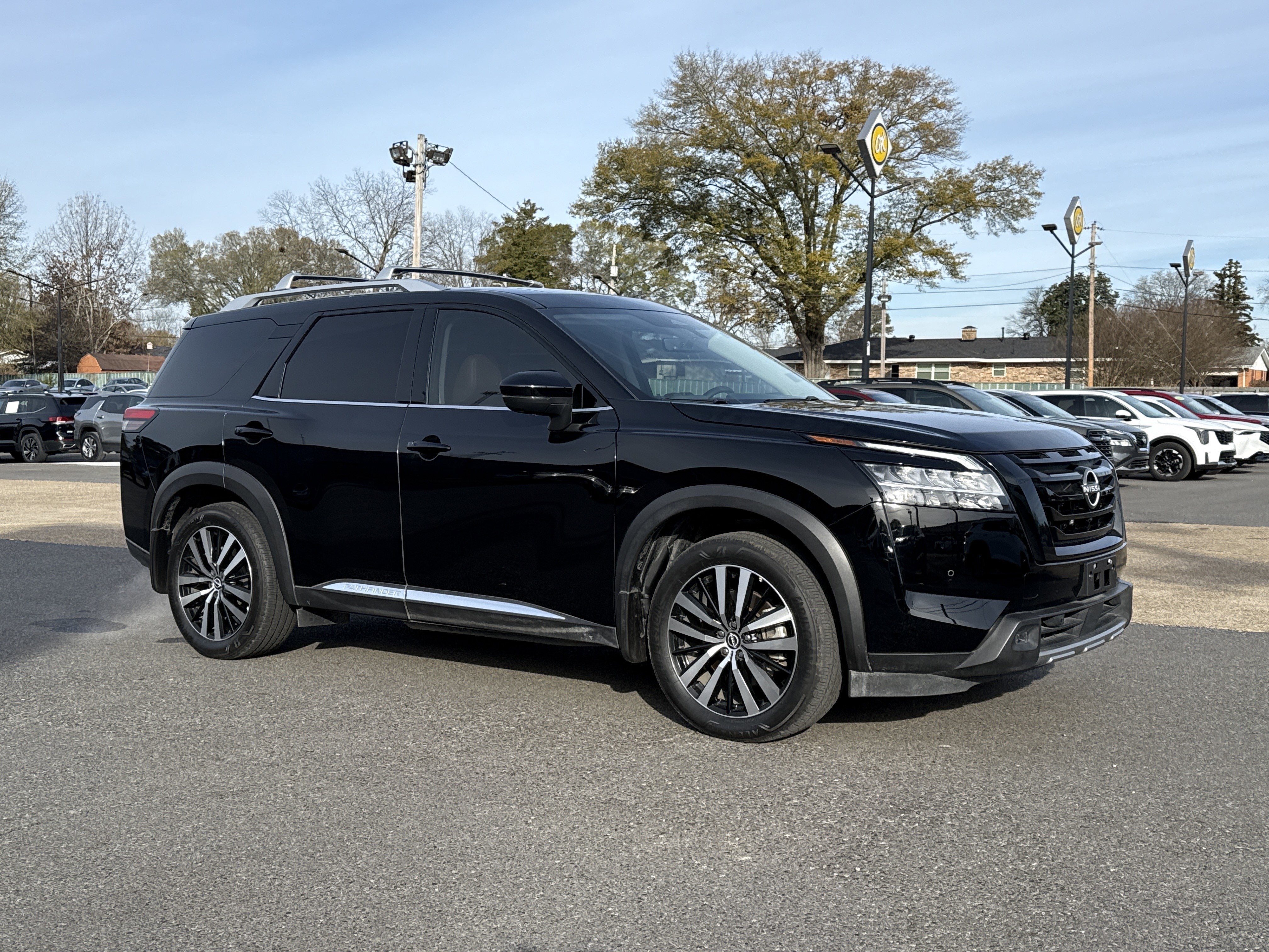 2023 Nissan Pathfinder Base